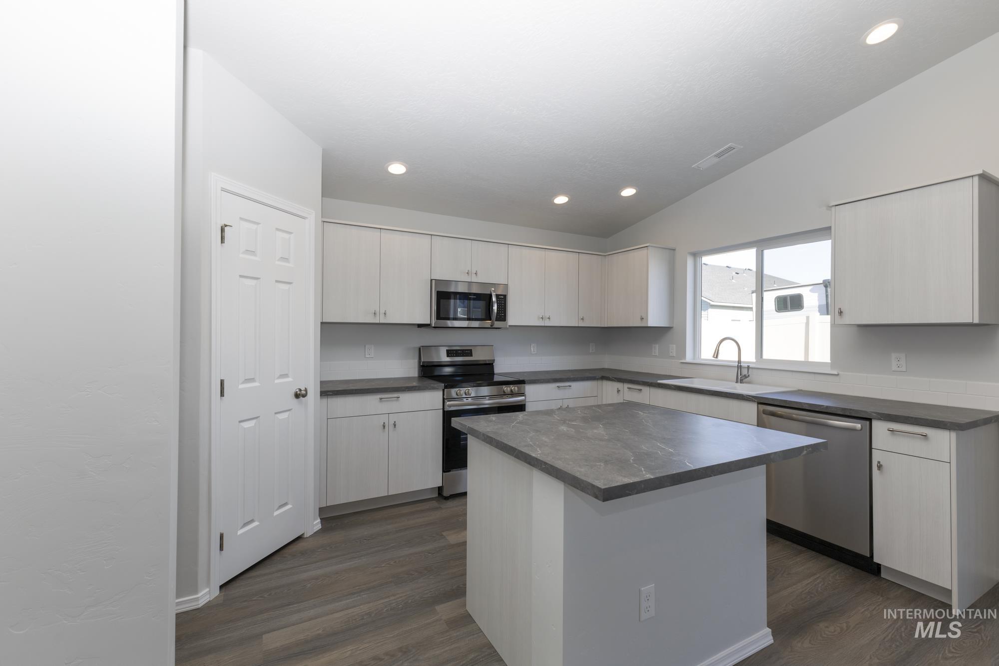 1449 Covington St, Middleton, Idaho 83644, 4 Bedrooms, 2 Bathrooms, Residential For Sale, Price $454,990, 98975501