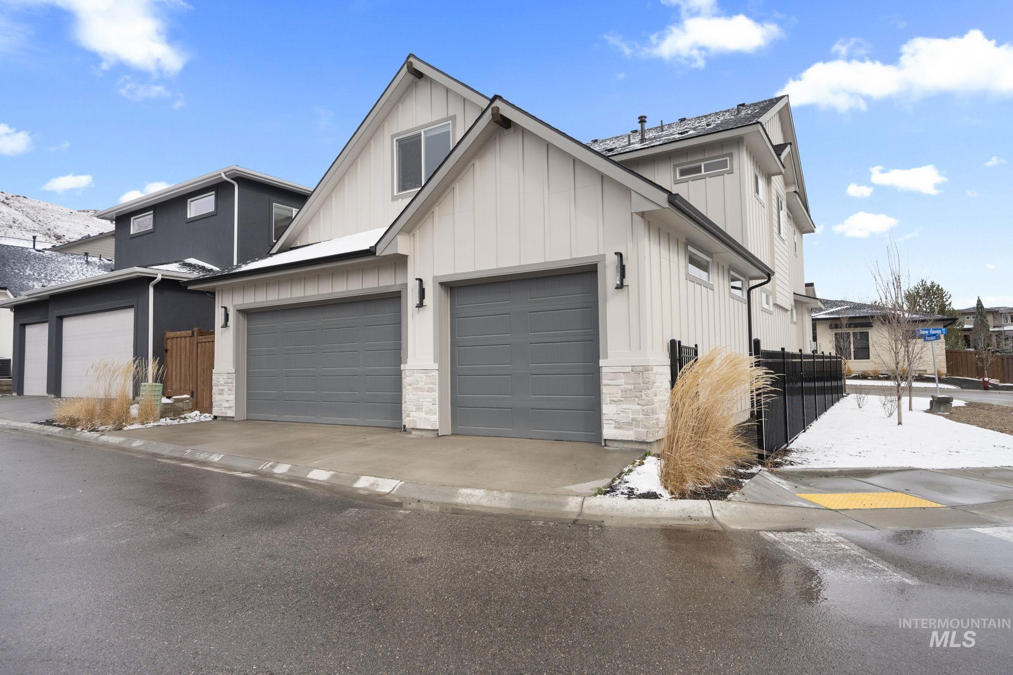 2569 S New Haven Ln, Boise, Idaho 83716, 3 Bedrooms, 2.5 Bathrooms, Residential For Sale, Price $787,700,MLS 98975502