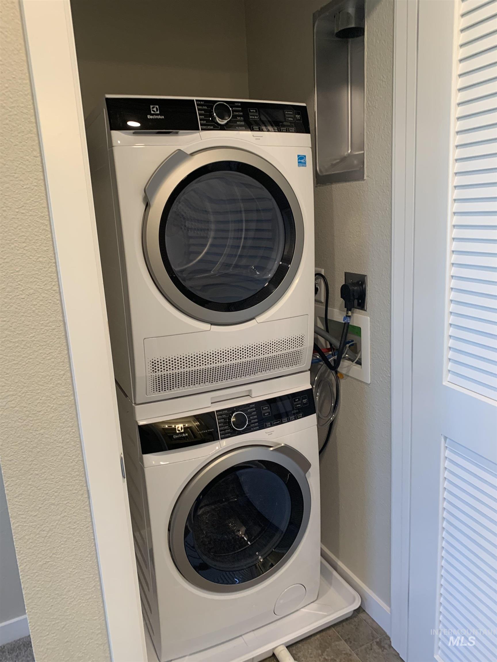 5990, 5998, 6002 & 6014 S Jessenia Ln, Boise, Idaho 83709, 3 Bedrooms, 2.5 Bathrooms, Residential Income For Sale, Price $1,350,000, 98975503