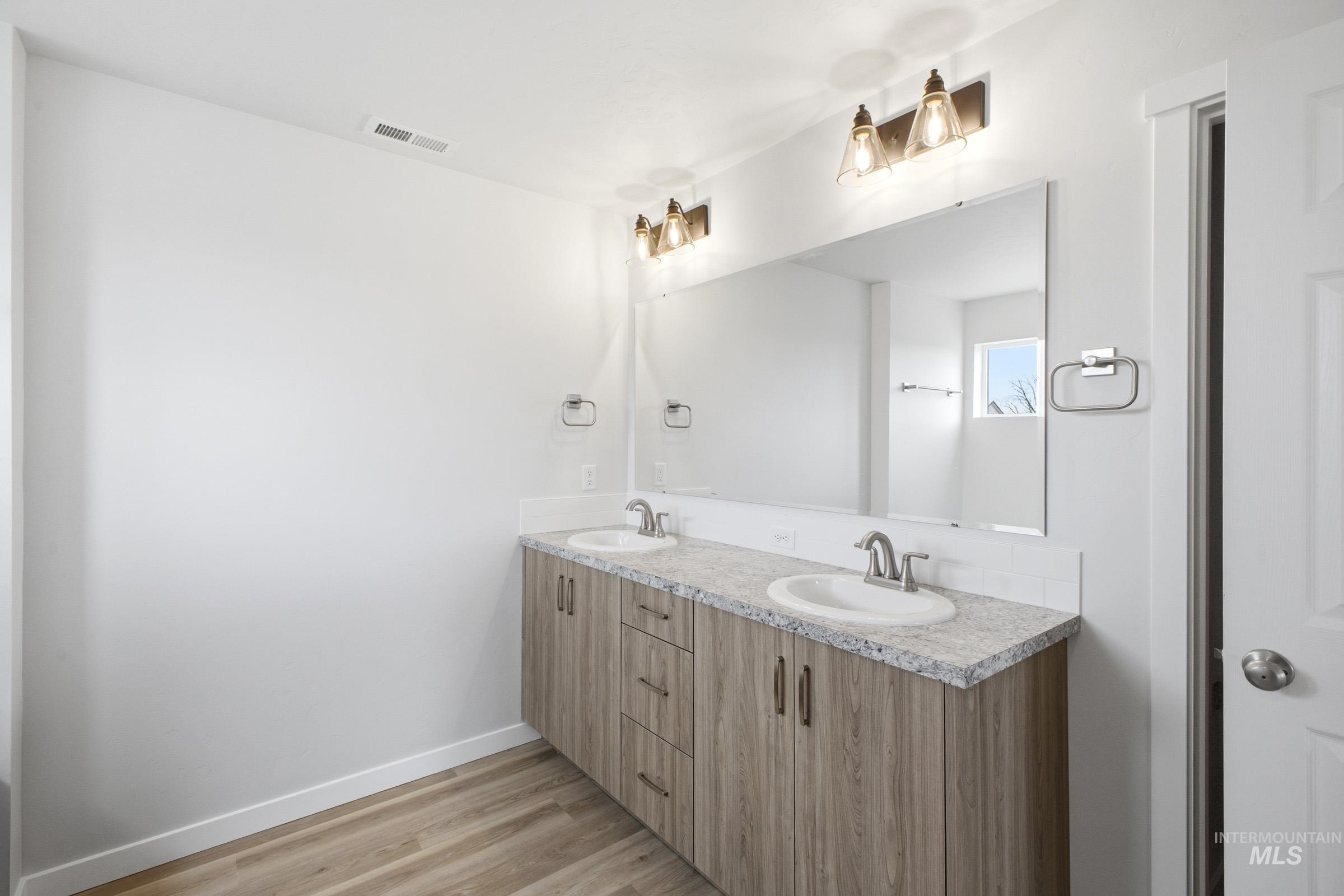 1557 Covington St, Middleton, Idaho 83644, 5 Bedrooms, 2.5 Bathrooms, Residential For Sale, Price $550,990,MLS 98975504