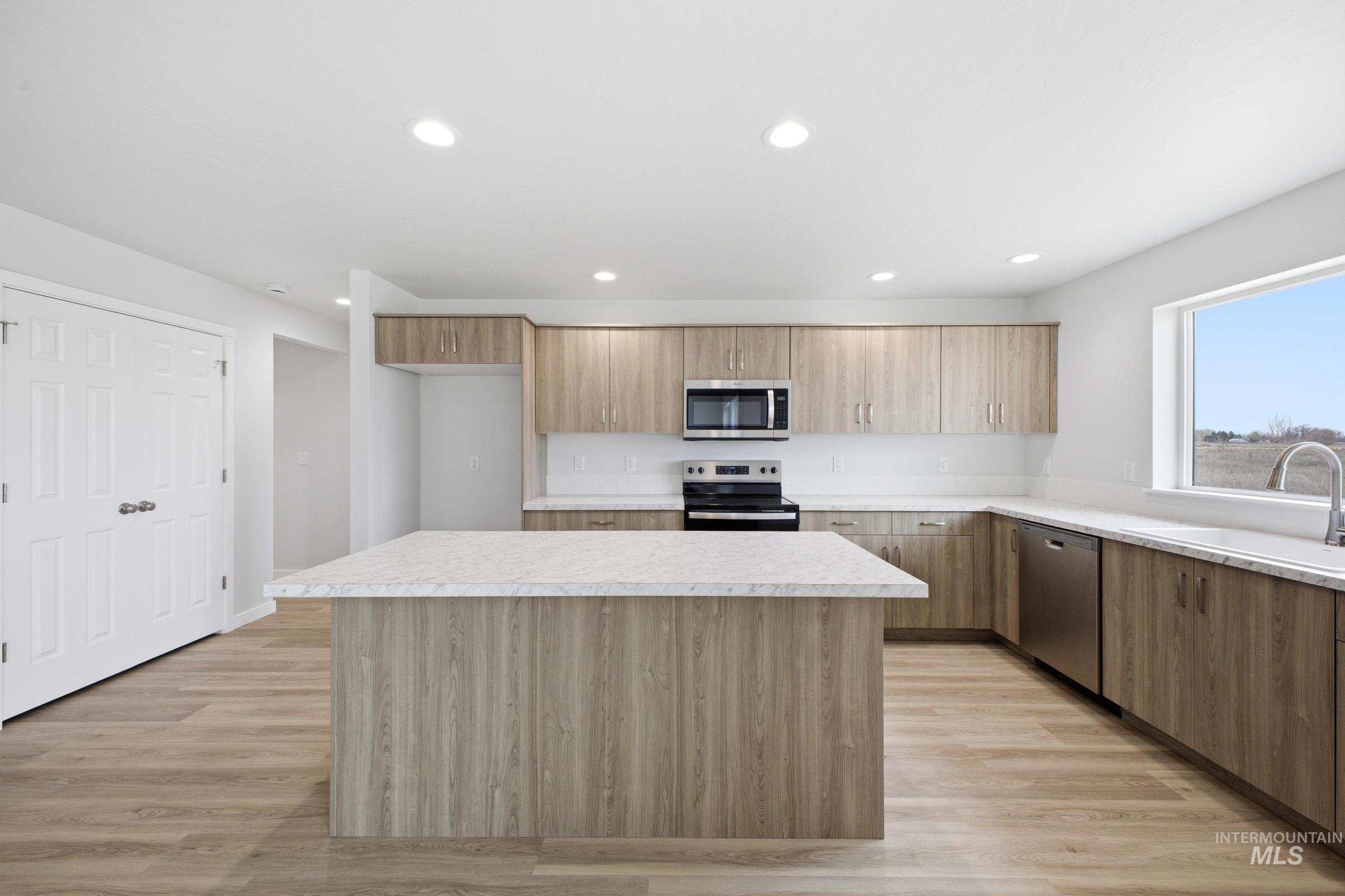 1557 Covington St, Middleton, Idaho 83644, 5 Bedrooms, 2.5 Bathrooms, Residential For Sale, Price $550,990,MLS 98975504