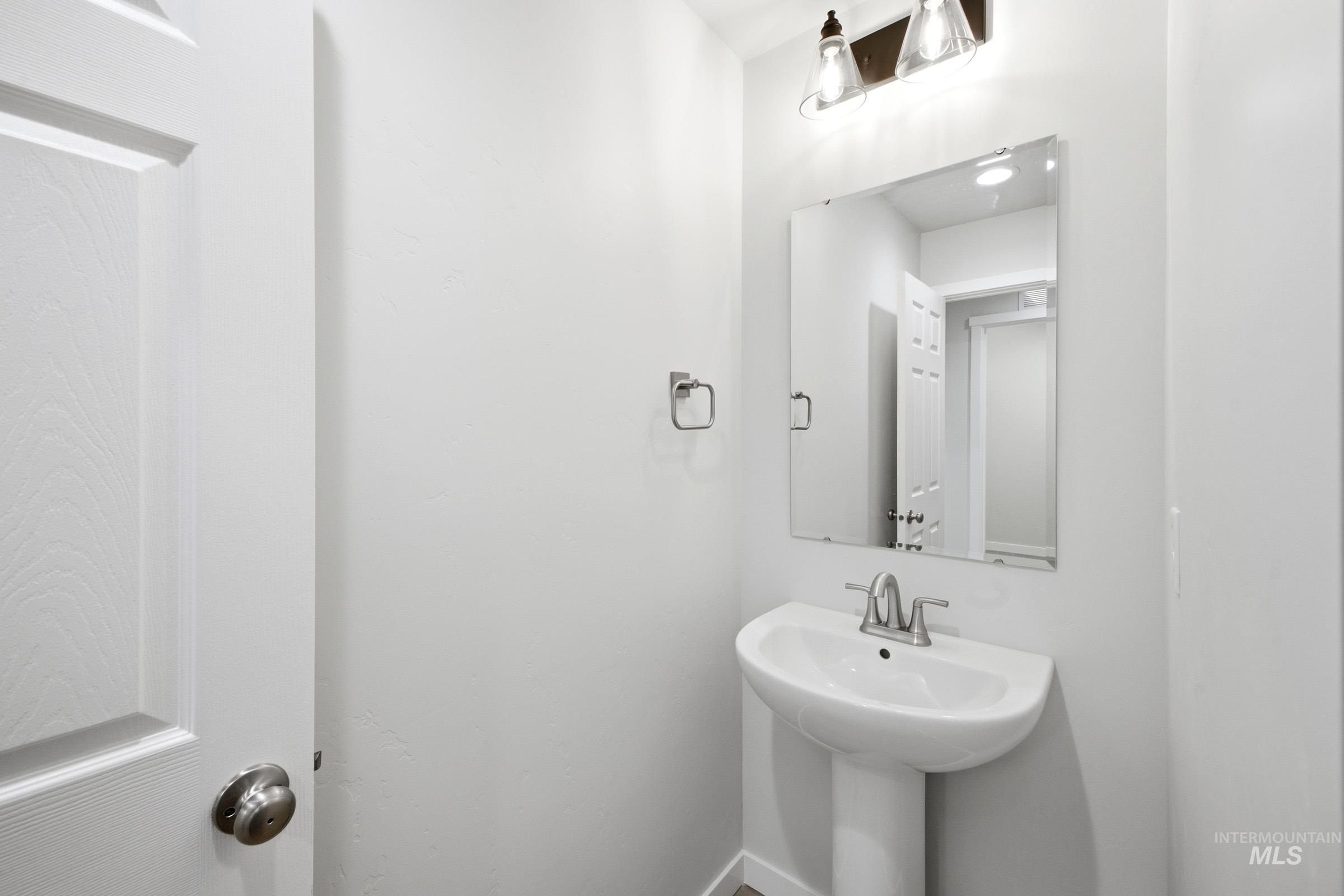 1557 Covington St, Middleton, Idaho 83644, 5 Bedrooms, 2.5 Bathrooms, Residential For Sale, Price $550,990,MLS 98975504