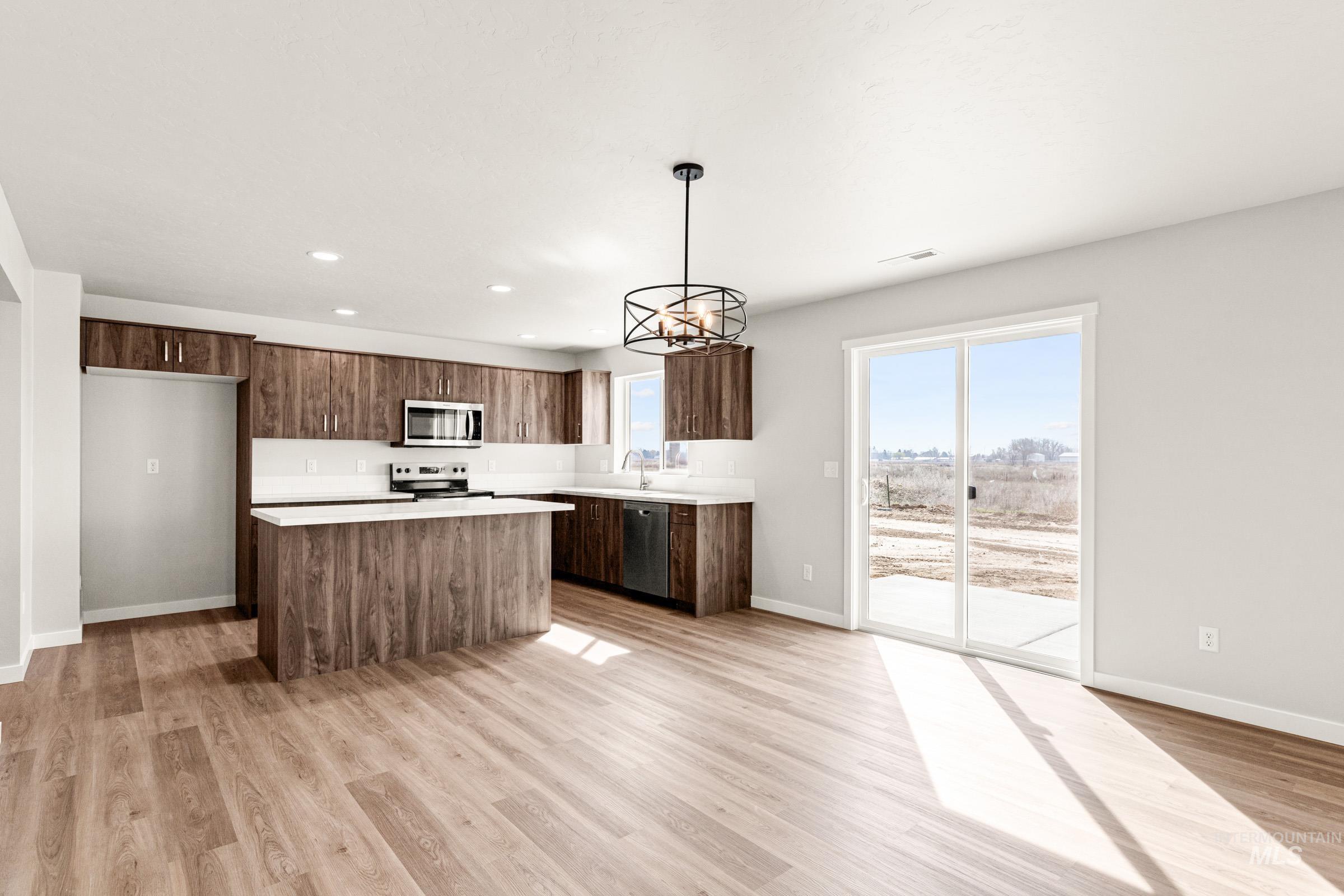 1613 Covington St, Middleton, Idaho 83644, 5 Bedrooms, 3 Bathrooms, Residential For Sale, Price $540,990,MLS 98975506