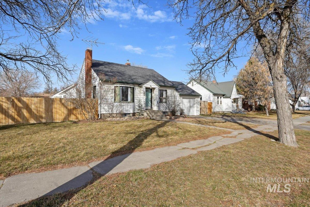 205 Fillmore Street, Twin Falls, Idaho 83301, 3 Bedrooms, 2 Bathrooms, Residential For Sale, Price $349,000,MLS 98975509