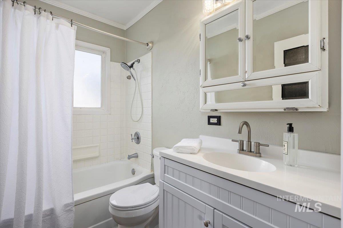 205 Fillmore Street, Twin Falls, Idaho 83301, 3 Bedrooms, 2 Bathrooms, Residential For Sale, Price $349,000,MLS 98975509