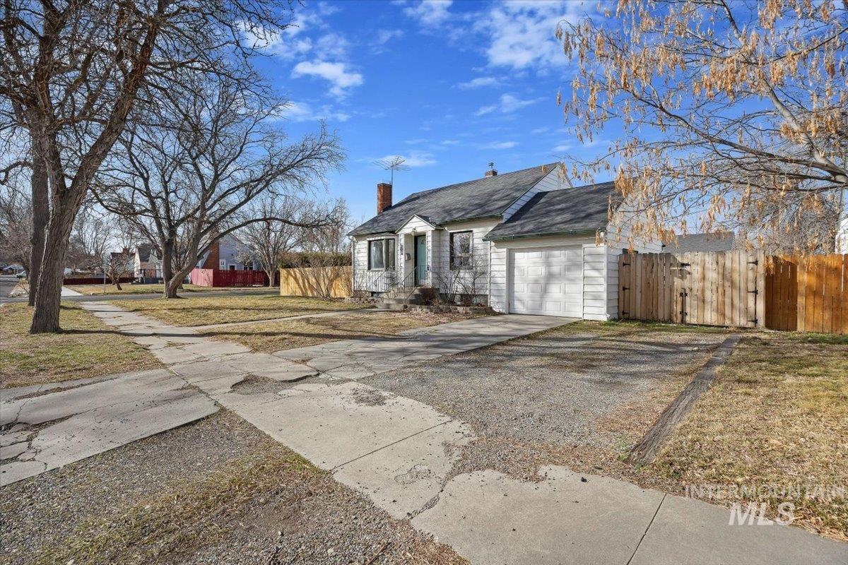 205 Fillmore Street, Twin Falls, Idaho 83301, 3 Bedrooms, 2 Bathrooms, Residential For Sale, Price $349,000,MLS 98975509