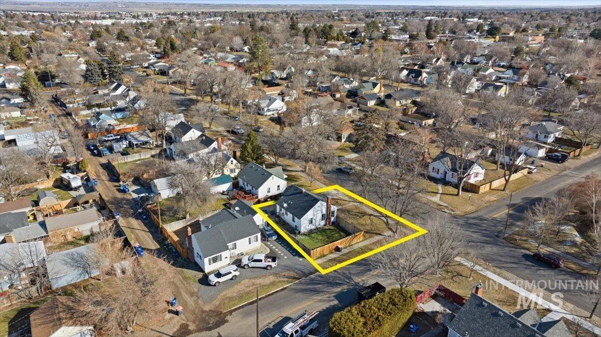 205 Fillmore Street, Twin Falls, Idaho 83301, 3 Bedrooms, 2 Bathrooms, Residential For Sale, Price $339,000, 98975509