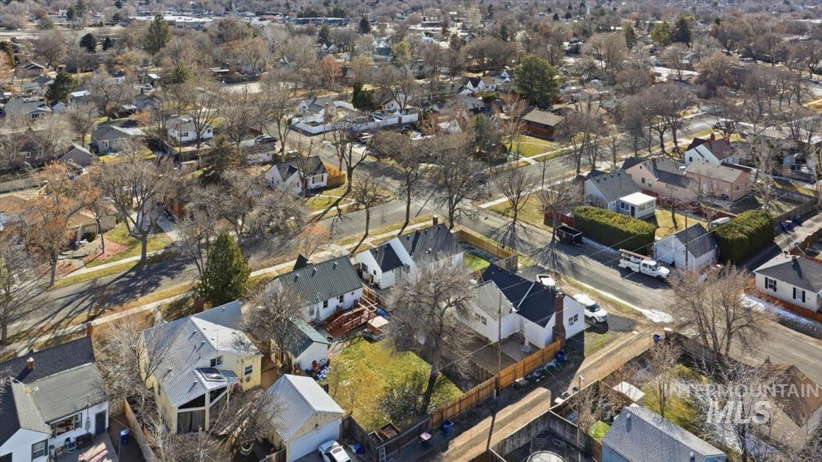 205 Fillmore Street, Twin Falls, Idaho 83301, 3 Bedrooms, 2 Bathrooms, Residential For Sale, Price $349,000,MLS 98975509