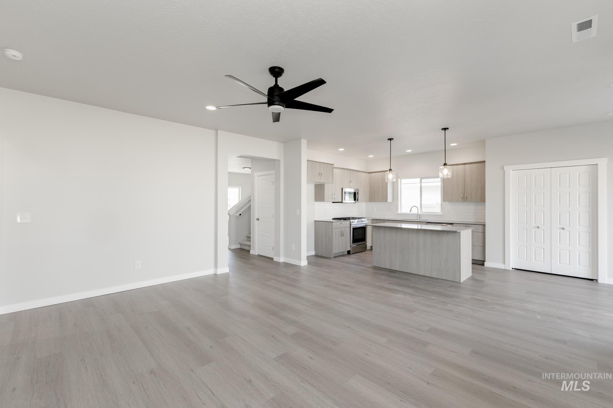 5476 S Desert Cactus Ave, Meridian, Idaho 83642, 5 Bedrooms, 3 Bathrooms, Residential For Sale, Price $549,990,MLS 98975516