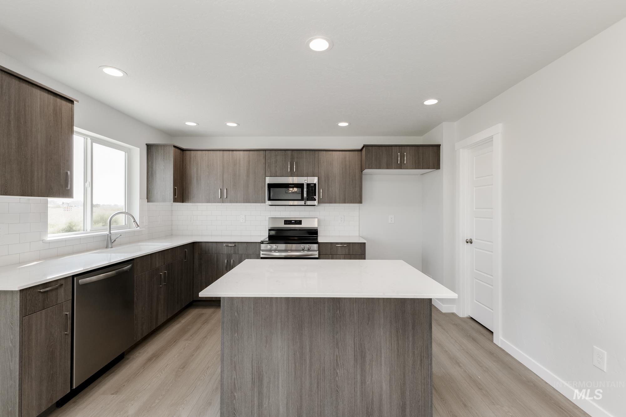 5433 S Bittercreek Ave, Meridian, Idaho 83642, 4 Bedrooms, 2.5 Bathrooms, Residential For Sale, Price $479,990, 98975520