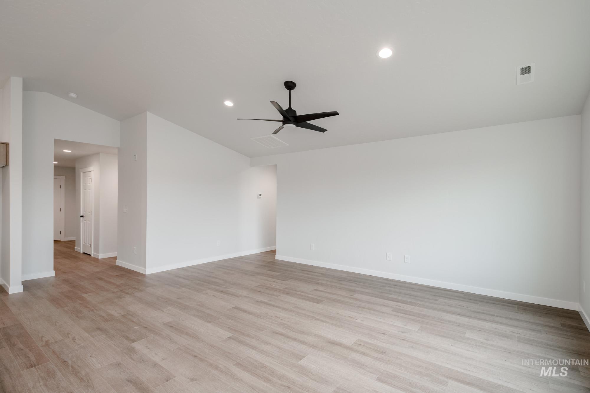 5451 S Desert Cactus Ave, Meridian, Idaho 83642, 3 Bedrooms, 2 Bathrooms, Residential For Sale, Price $424,990, 98975521