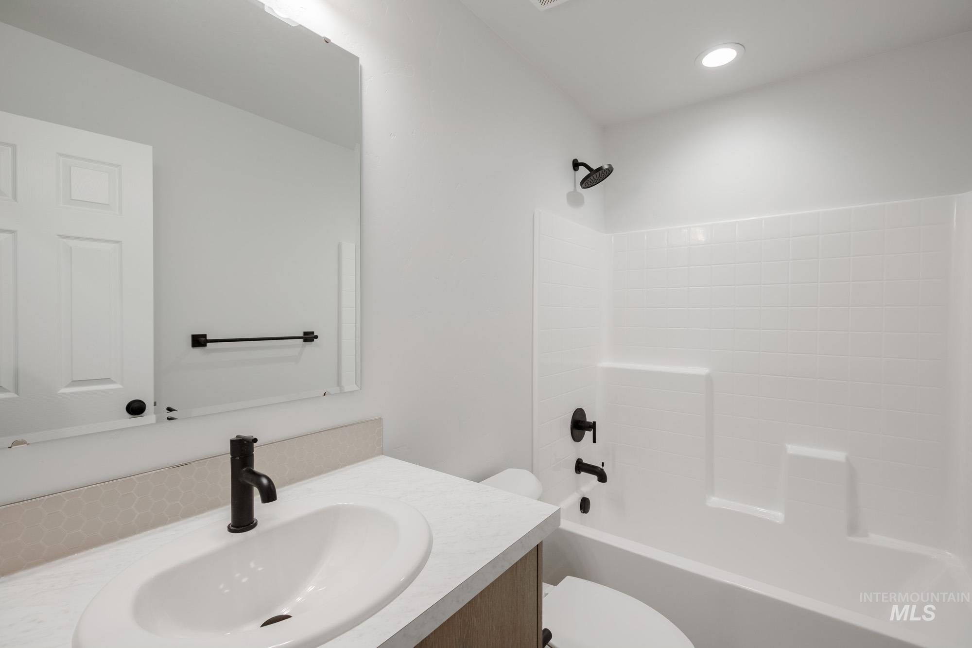 5451 S Desert Cactus Ave, Meridian, Idaho 83642, 3 Bedrooms, 2 Bathrooms, Residential For Sale, Price $424,990, 98975521