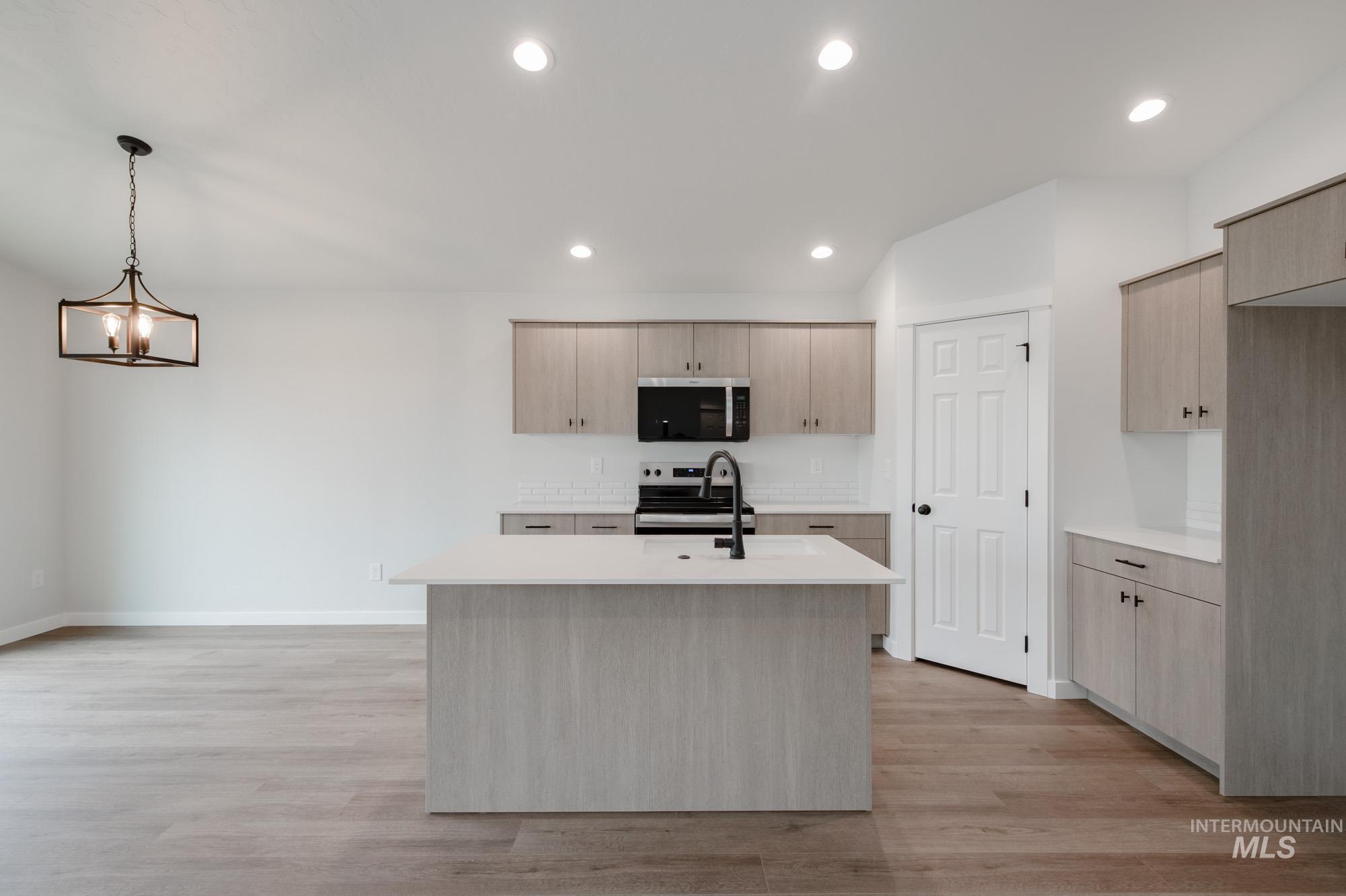 5451 S Desert Cactus Ave, Meridian, Idaho 83642, 3 Bedrooms, 2 Bathrooms, Residential For Sale, Price $424,990, 98975521