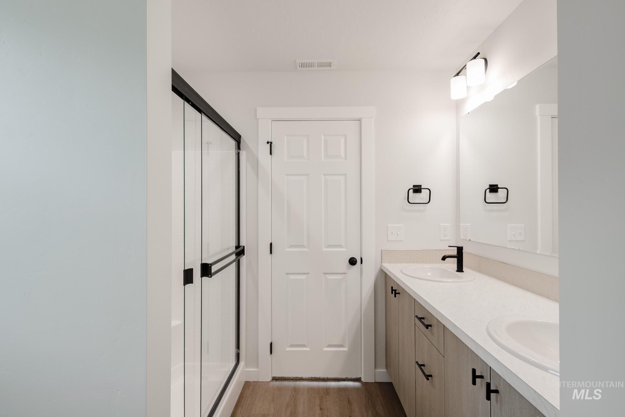 5451 S Desert Cactus Ave, Meridian, Idaho 83642, 3 Bedrooms, 2 Bathrooms, Residential For Sale, Price $424,990, 98975521