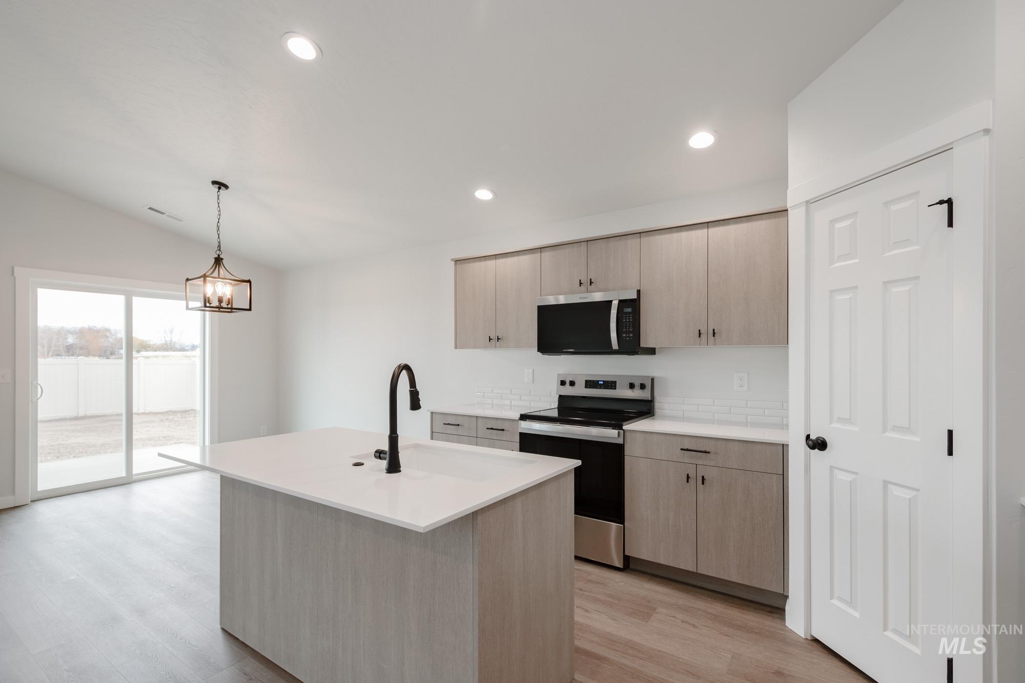 5451 S Desert Cactus Ave, Meridian, Idaho 83642, 3 Bedrooms, 2 Bathrooms, Residential For Sale, Price $424,990, 98975521