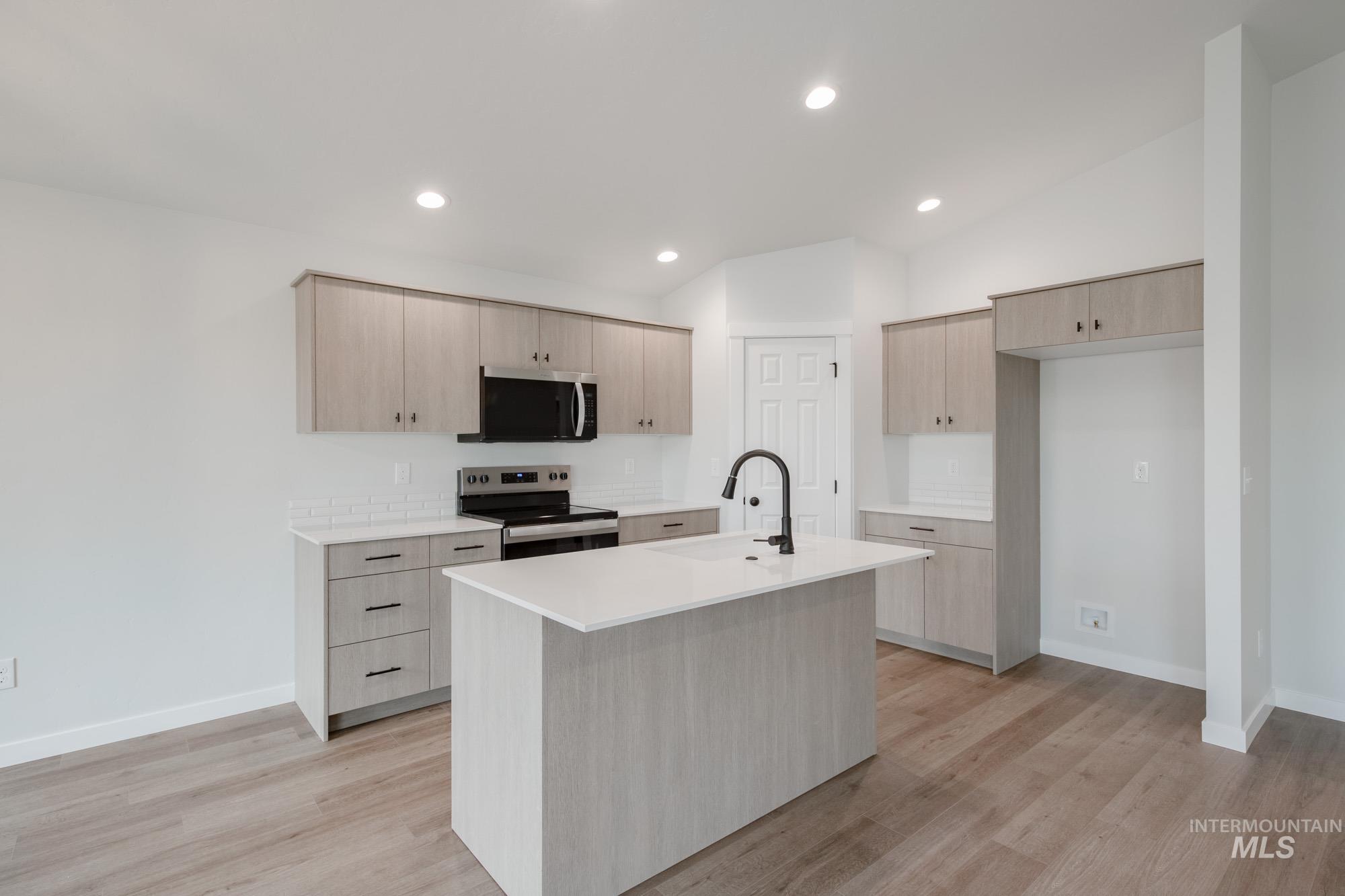 5451 S Desert Cactus Ave, Meridian, Idaho 83642, 3 Bedrooms, 2 Bathrooms, Residential For Sale, Price $424,990, 98975521