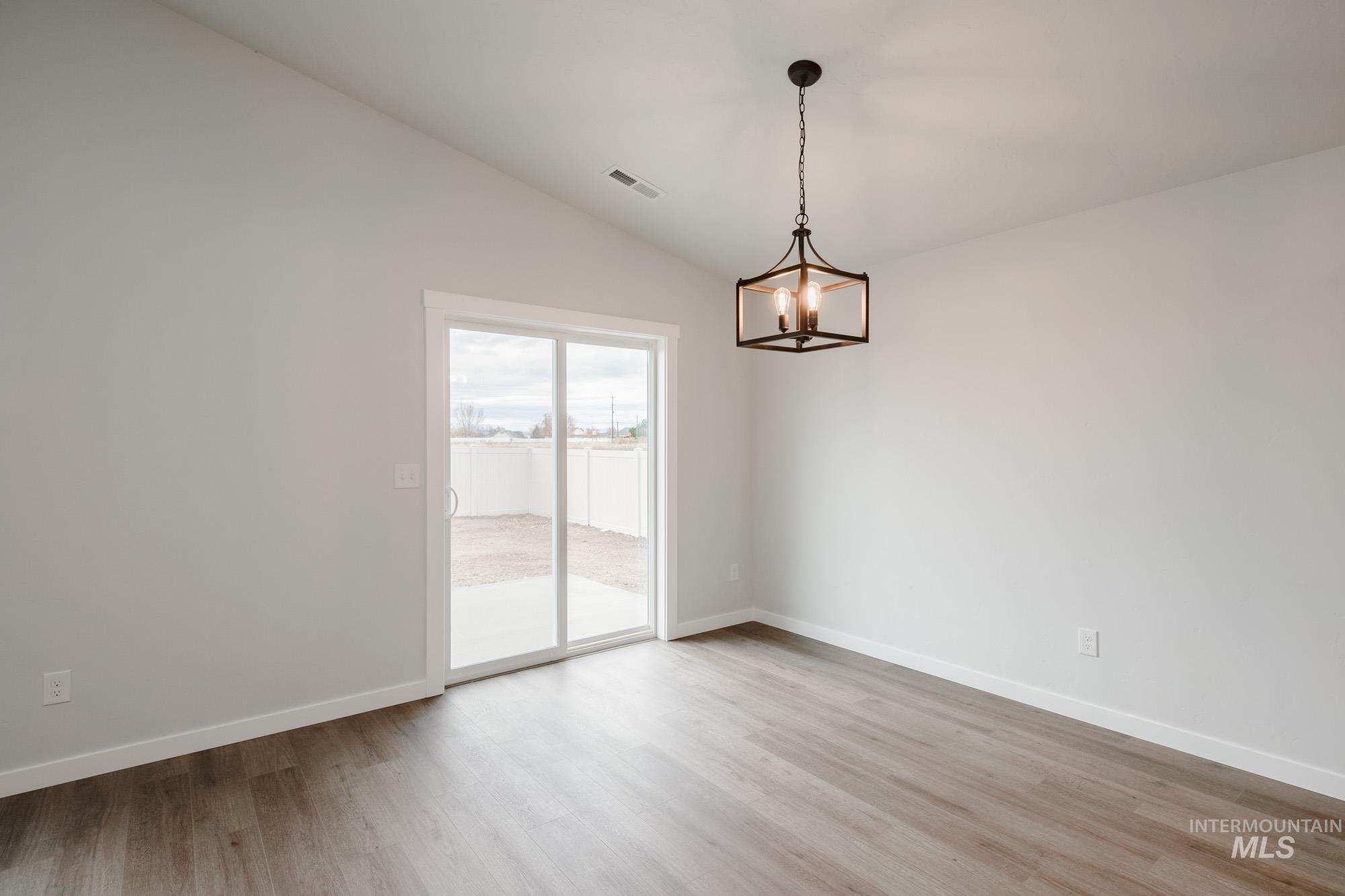 5451 S Desert Cactus Ave, Meridian, Idaho 83642, 3 Bedrooms, 2 Bathrooms, Residential For Sale, Price $424,990, 98975521