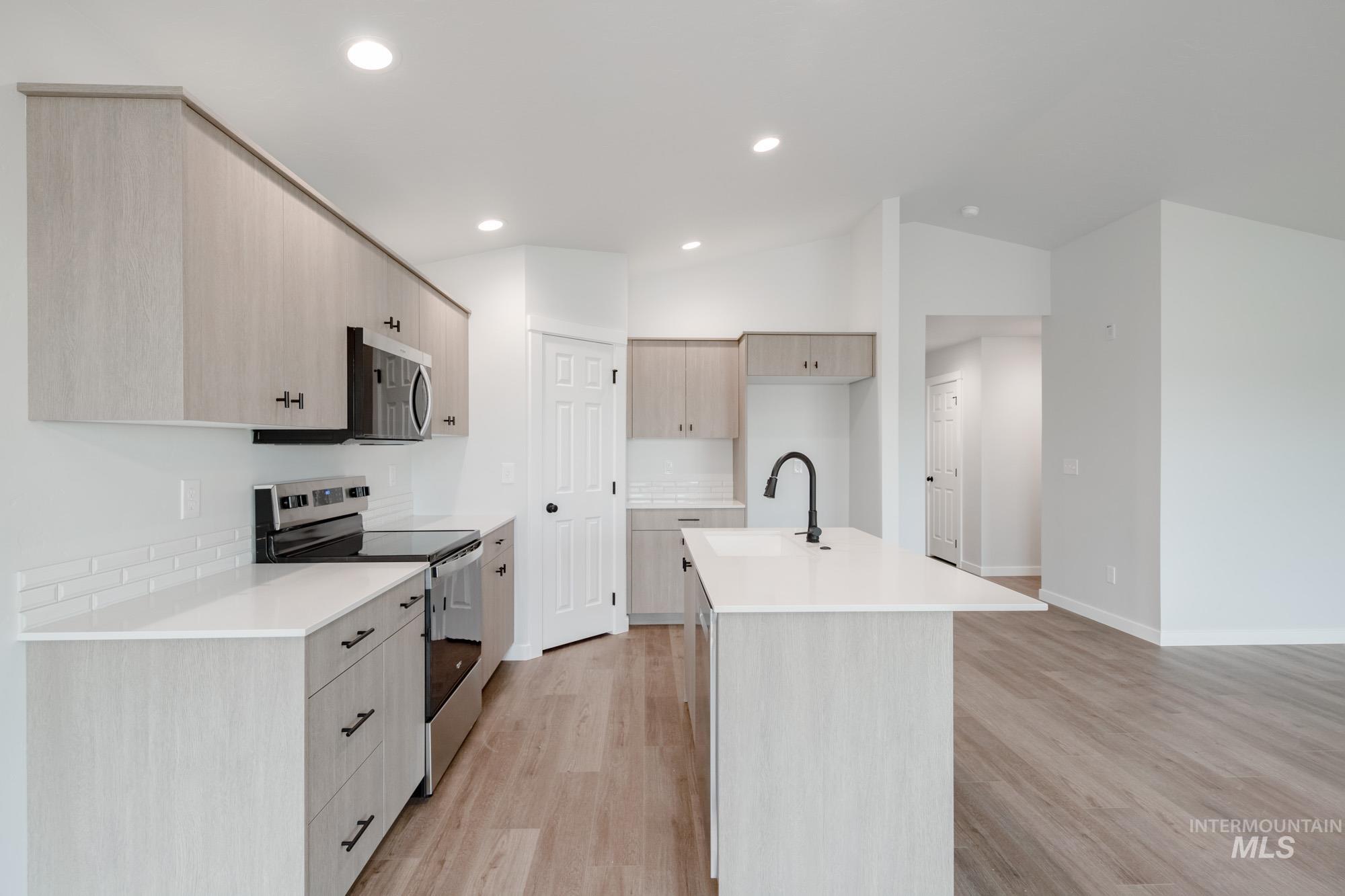 5451 S Desert Cactus Ave, Meridian, Idaho 83642, 3 Bedrooms, 2 Bathrooms, Residential For Sale, Price $424,990, 98975521