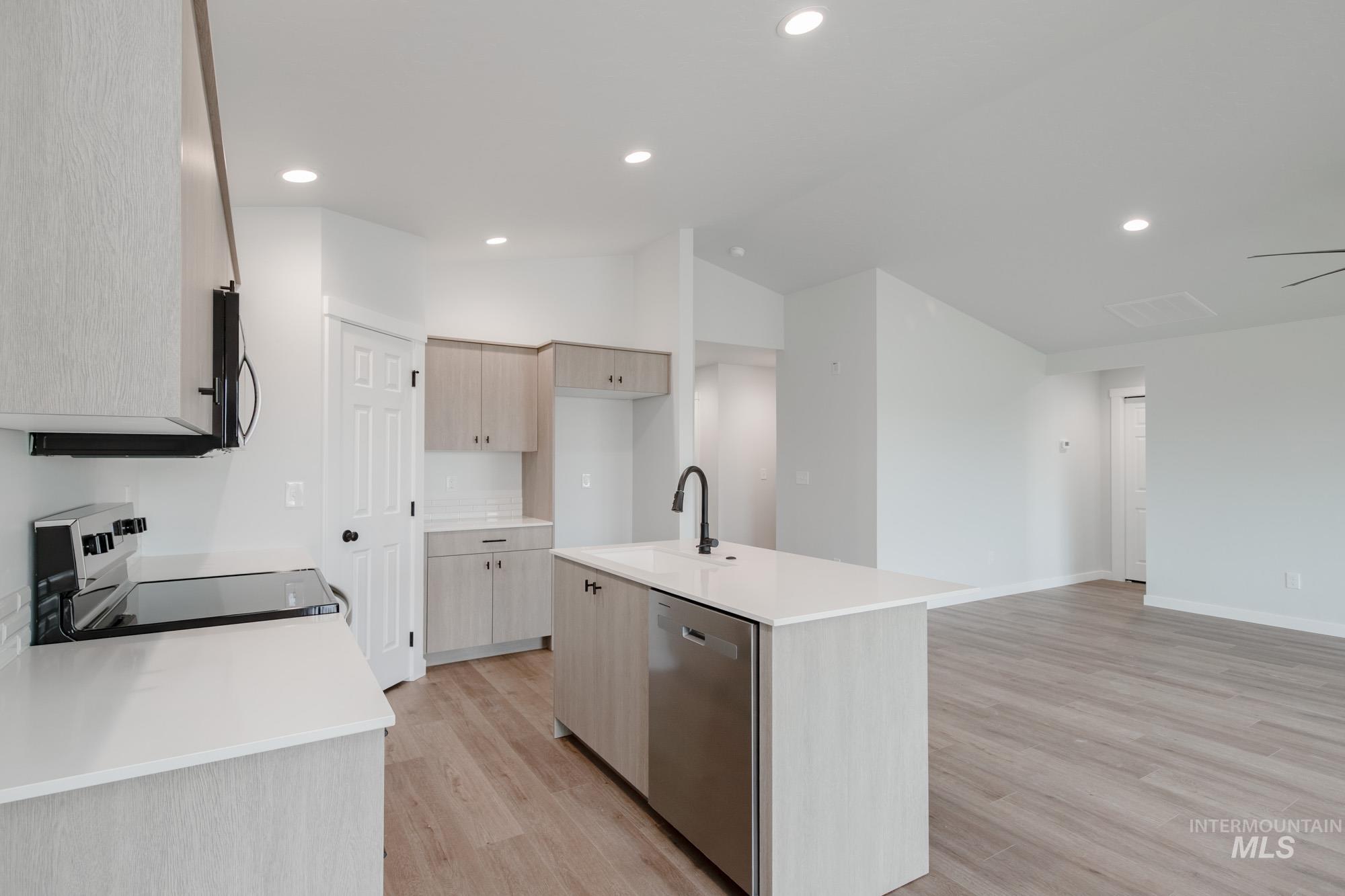 5451 S Desert Cactus Ave, Meridian, Idaho 83642, 3 Bedrooms, 2 Bathrooms, Residential For Sale, Price $424,990, 98975521