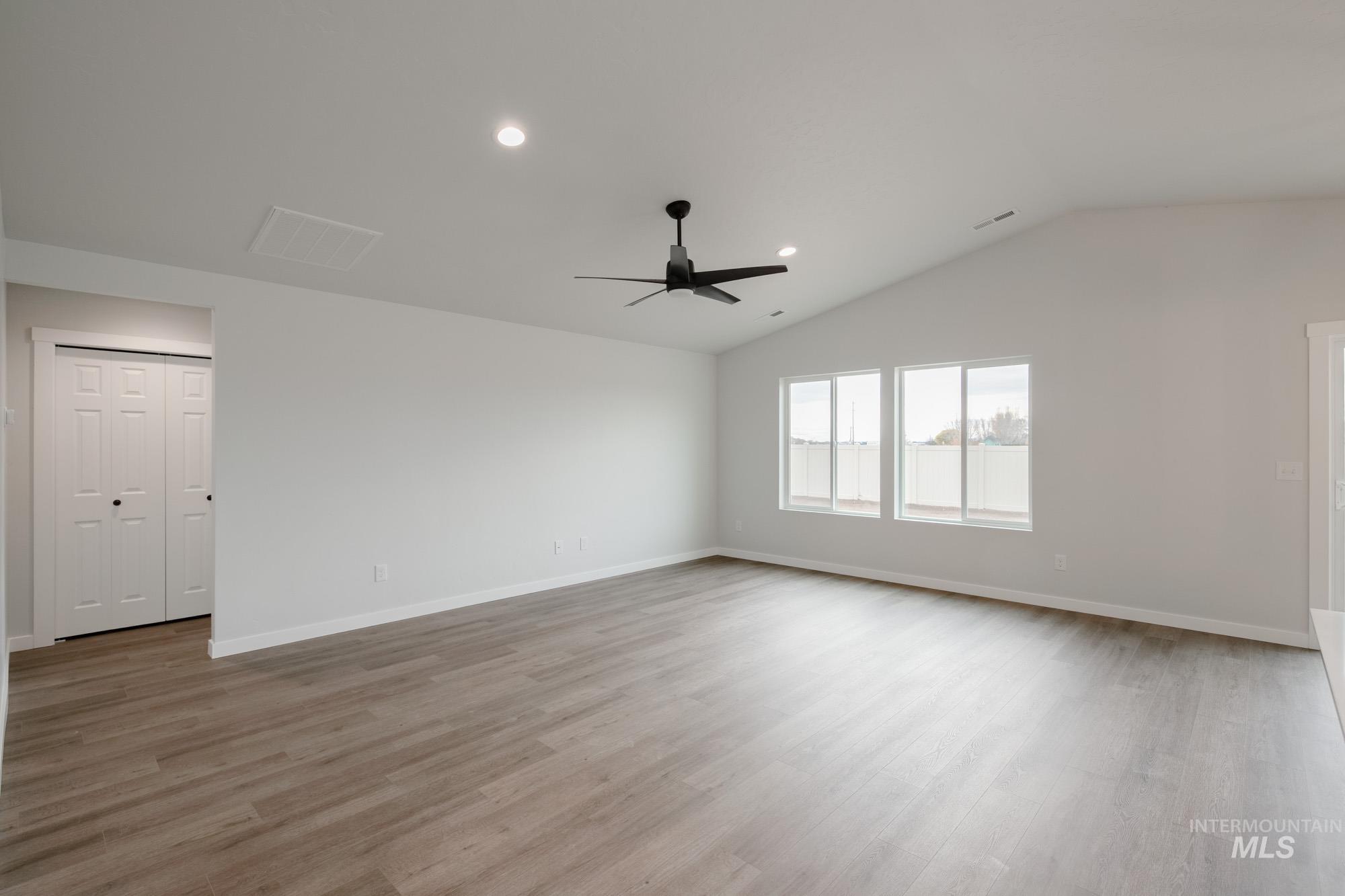 5451 S Desert Cactus Ave, Meridian, Idaho 83642, 3 Bedrooms, 2 Bathrooms, Residential For Sale, Price $424,990, 98975521