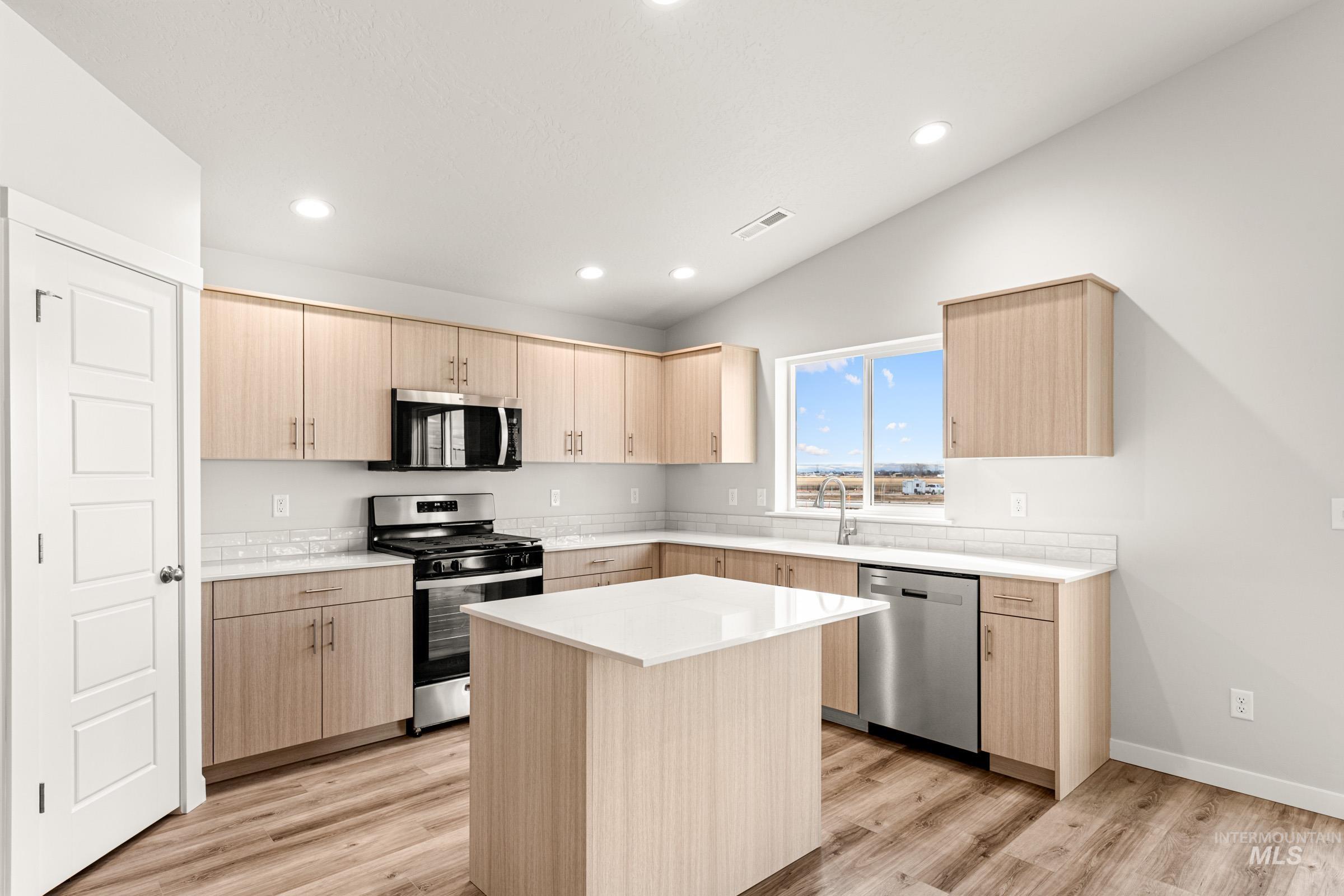 5439 S Desert Cactus Ave, Meridian, Idaho 83642, 4 Bedrooms, 2 Bathrooms, Residential For Sale, Price $474,990, 98975523