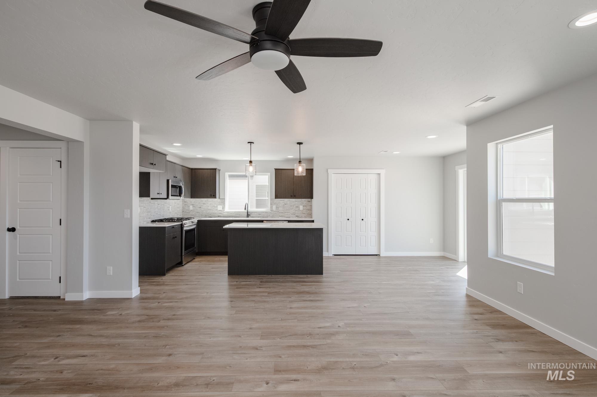 5270 S Memory Ave, Meridian, Idaho 83642, 5 Bedrooms, 3 Bathrooms, Residential For Sale, Price $550,990, 98975531