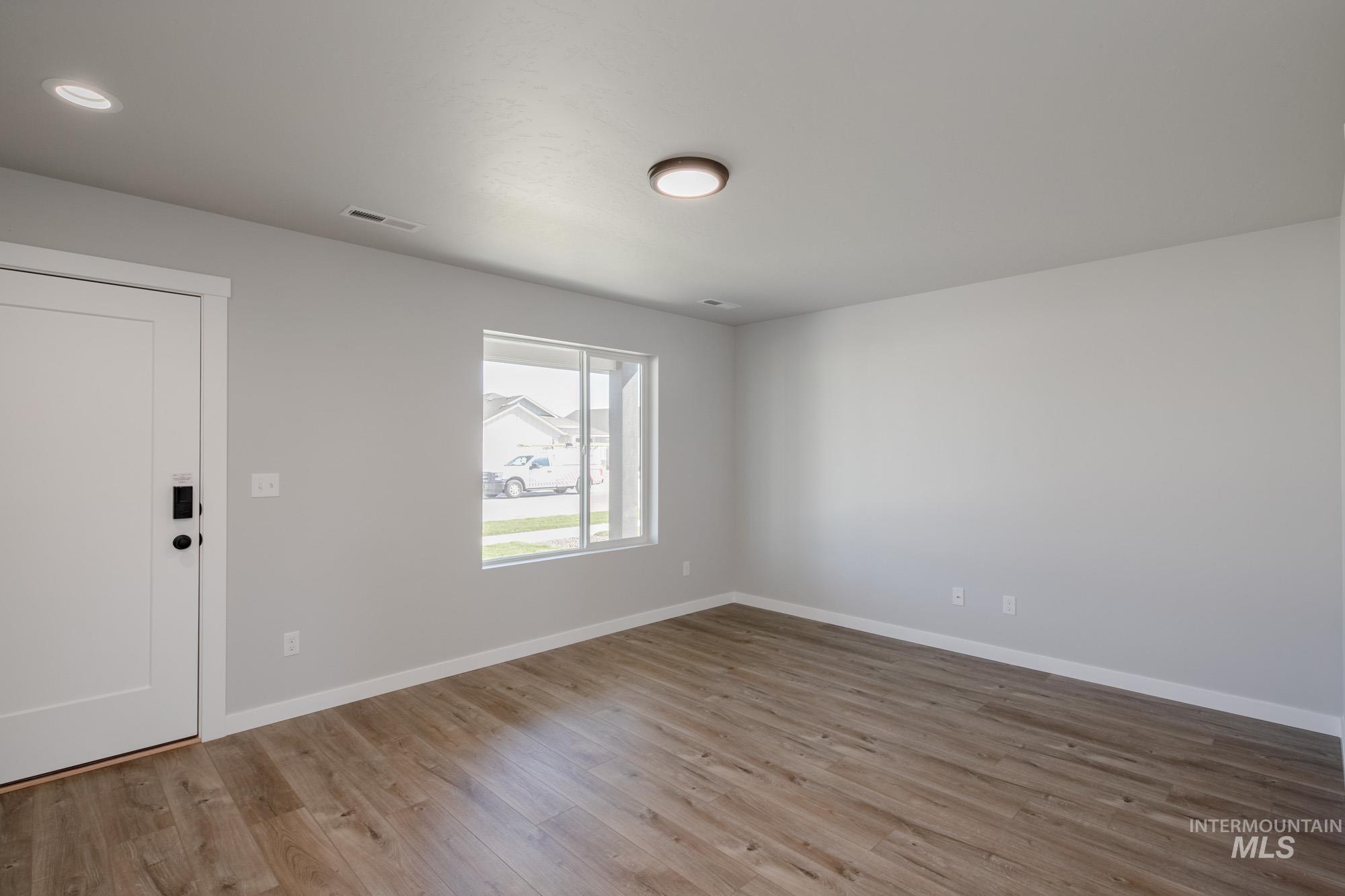 5270 S Memory Ave, Meridian, Idaho 83642, 5 Bedrooms, 3 Bathrooms, Residential For Sale, Price $550,990, 98975531