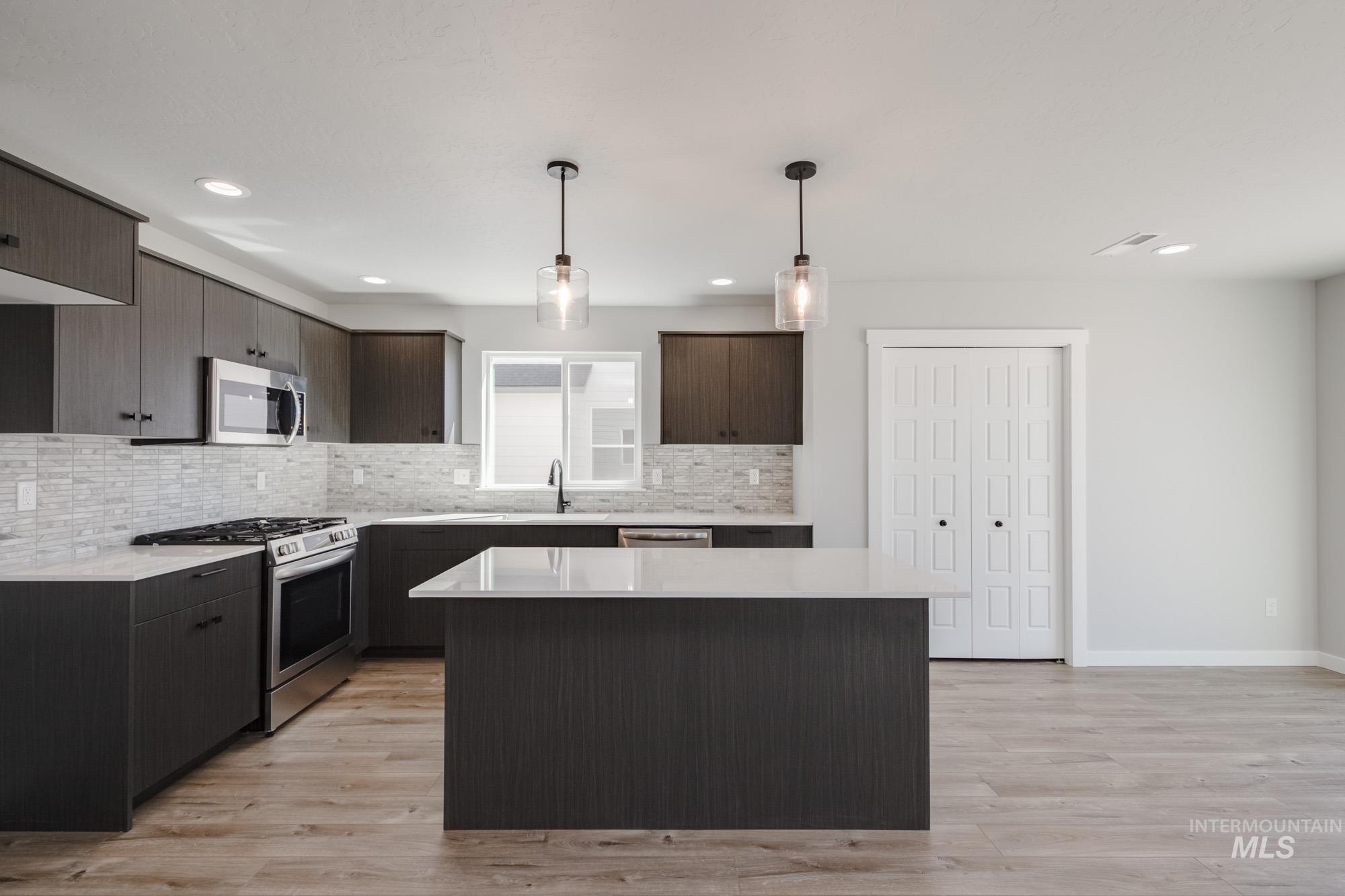 5270 S Memory Ave, Meridian, Idaho 83642, 5 Bedrooms, 3 Bathrooms, Residential For Sale, Price $550,990, 98975531