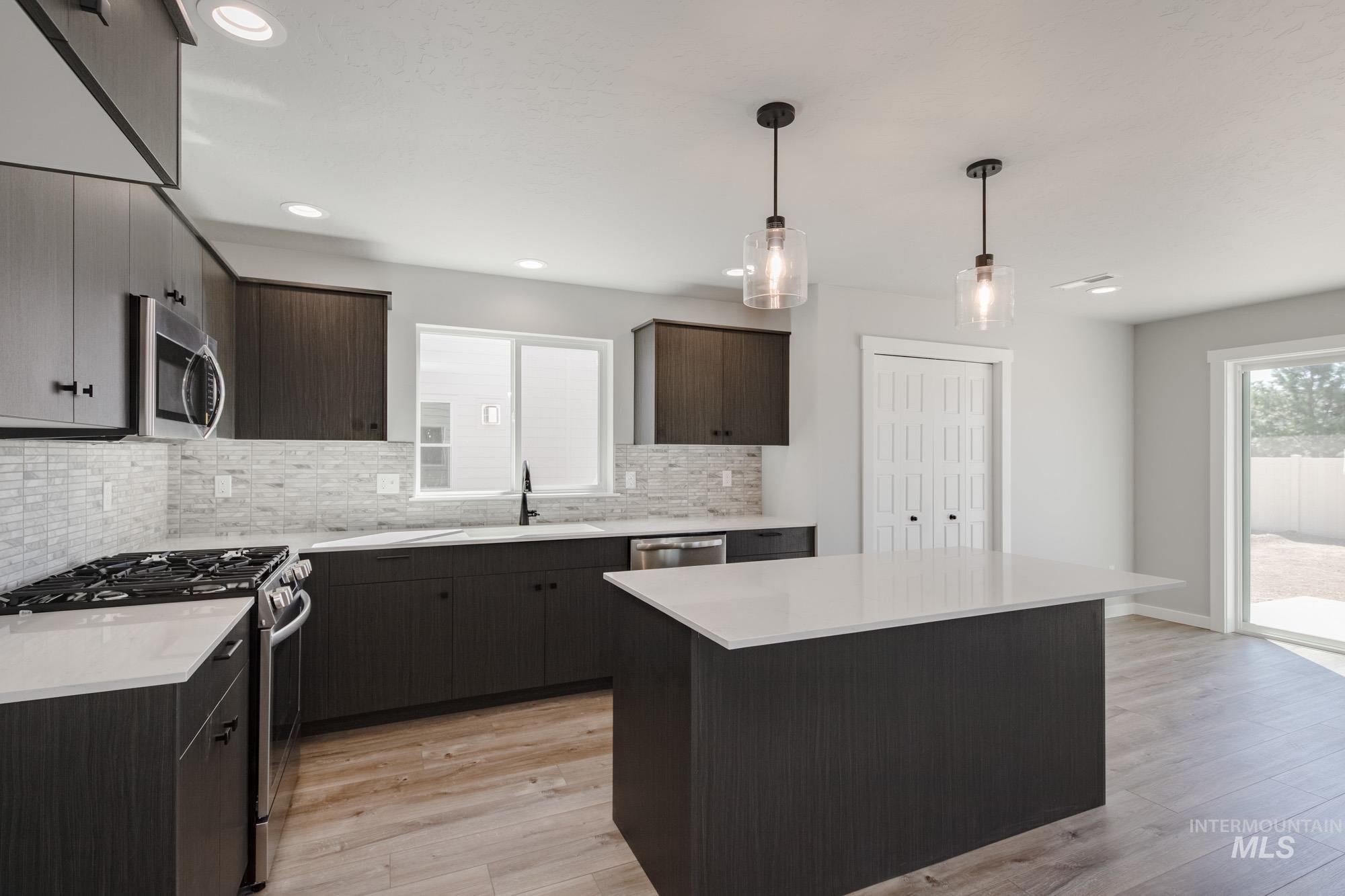 5270 S Memory Ave, Meridian, Idaho 83642, 5 Bedrooms, 3 Bathrooms, Residential For Sale, Price $550,990, 98975531