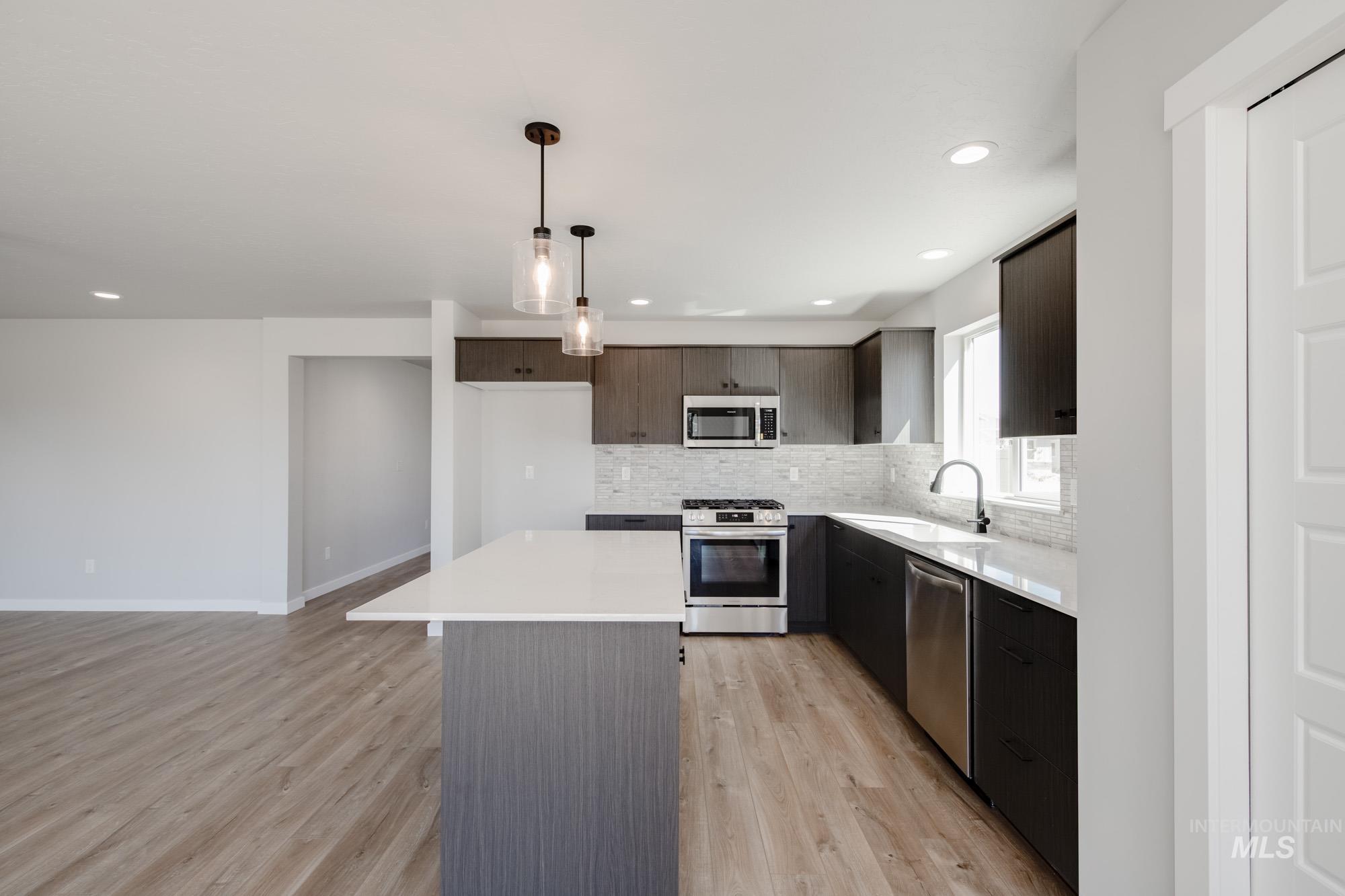 5270 S Memory Ave, Meridian, Idaho 83642, 5 Bedrooms, 3 Bathrooms, Residential For Sale, Price $550,990, 98975531