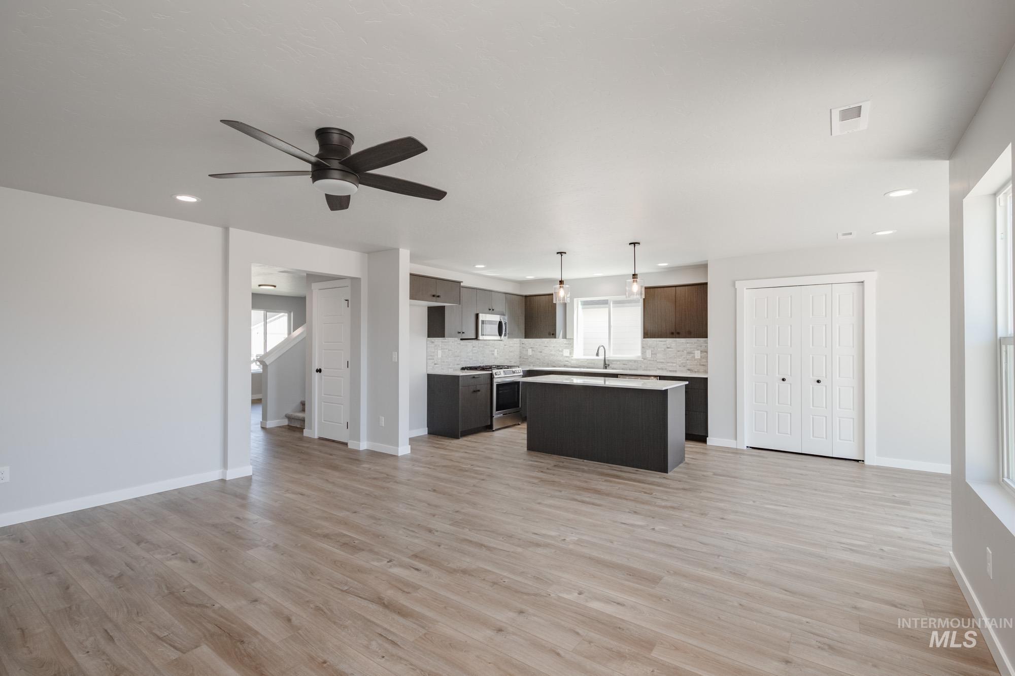 5270 S Memory Ave, Meridian, Idaho 83642, 5 Bedrooms, 3 Bathrooms, Residential For Sale, Price $550,990, 98975531