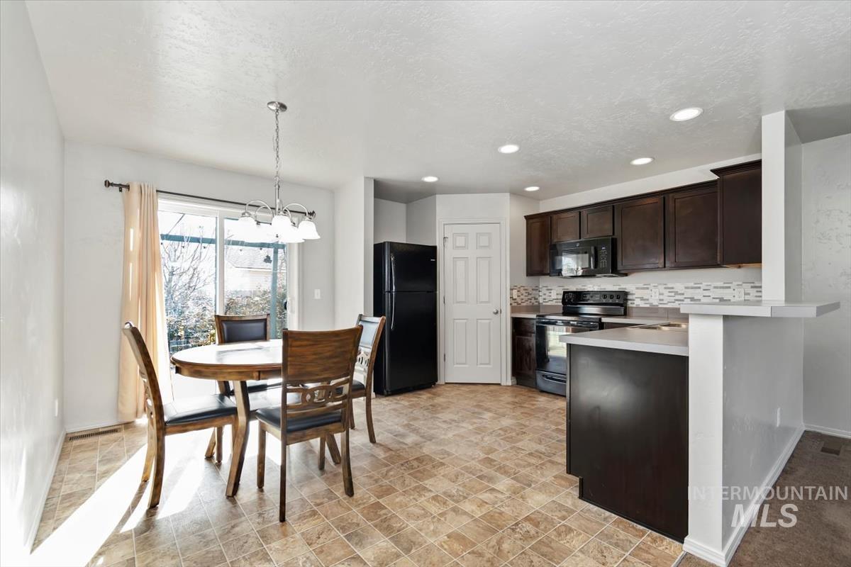 11919 Edgemoor St, Caldwell, Idaho 83605-1208, 3 Bedrooms, 2 Bathrooms, Residential For Sale, Price $344,900,MLS 98975535