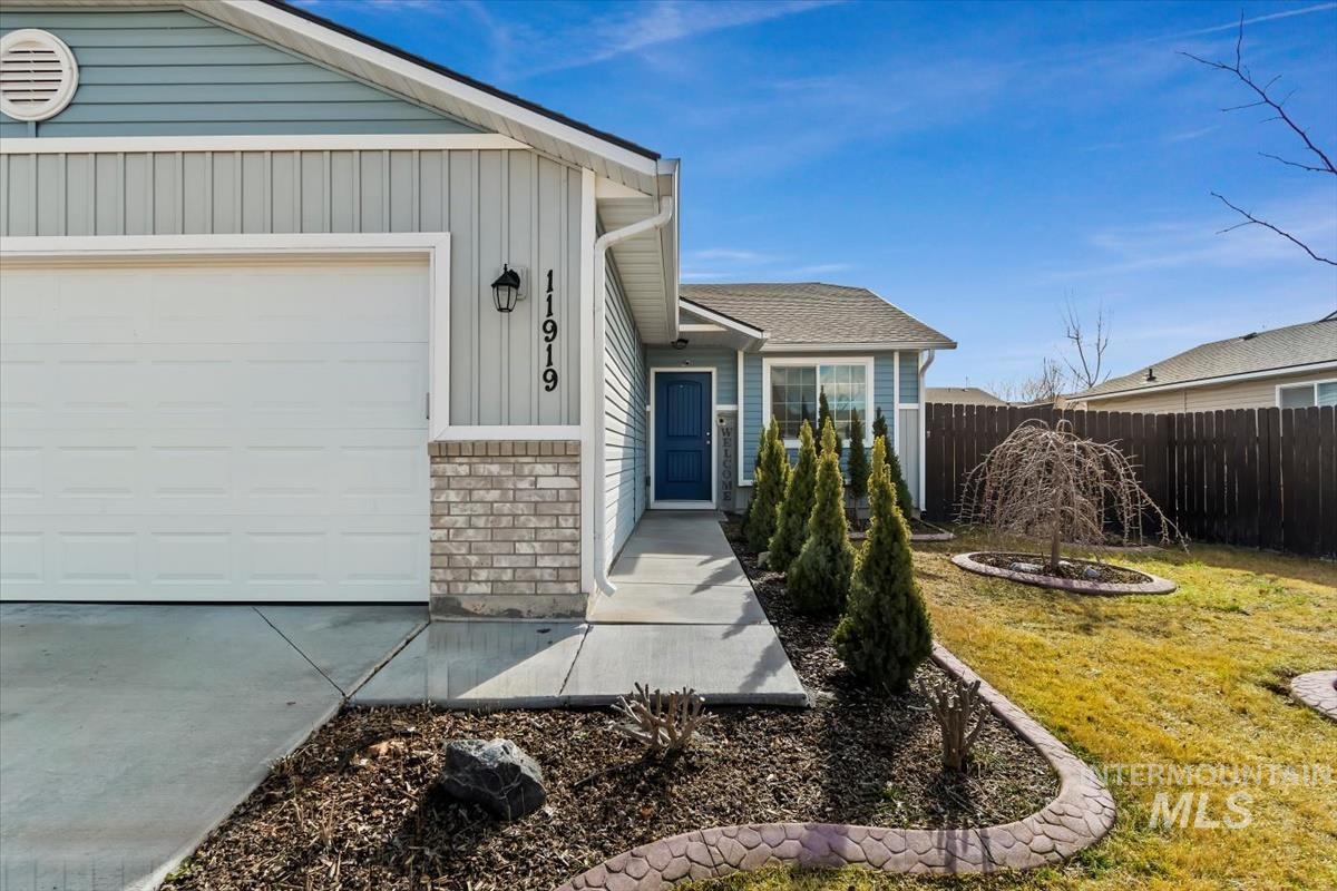 11919 Edgemoor St, Caldwell, Idaho 83605-1208, 3 Bedrooms, 2 Bathrooms, Residential For Sale, Price $344,900,MLS 98975535