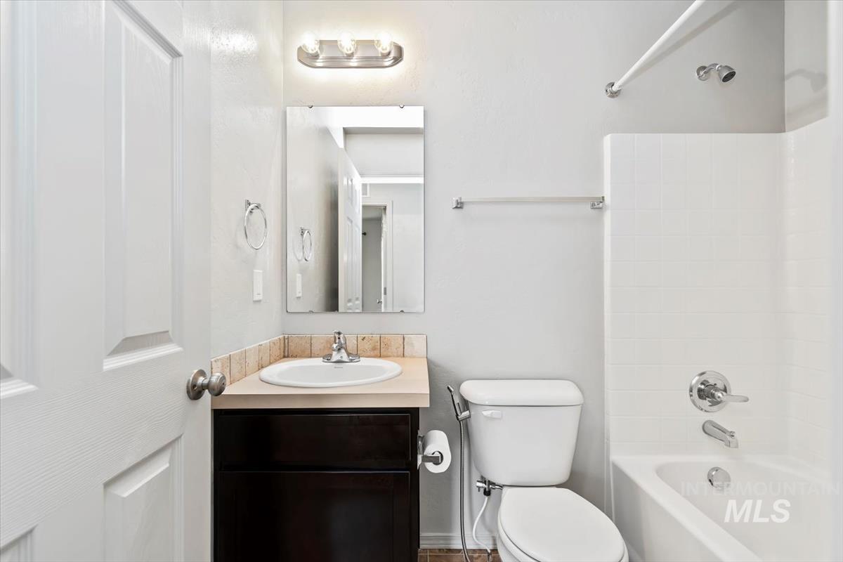 11919 Edgemoor St, Caldwell, Idaho 83605-1208, 3 Bedrooms, 2 Bathrooms, Residential For Sale, Price $344,900,MLS 98975535