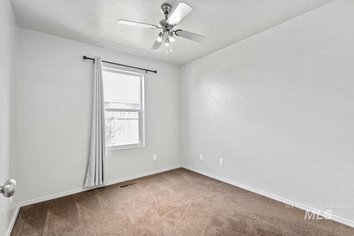 11919 Edgemoor St, Caldwell, Idaho 83605-1208, 3 Bedrooms, 2 Bathrooms, Residential For Sale, Price $344,900,MLS 98975535