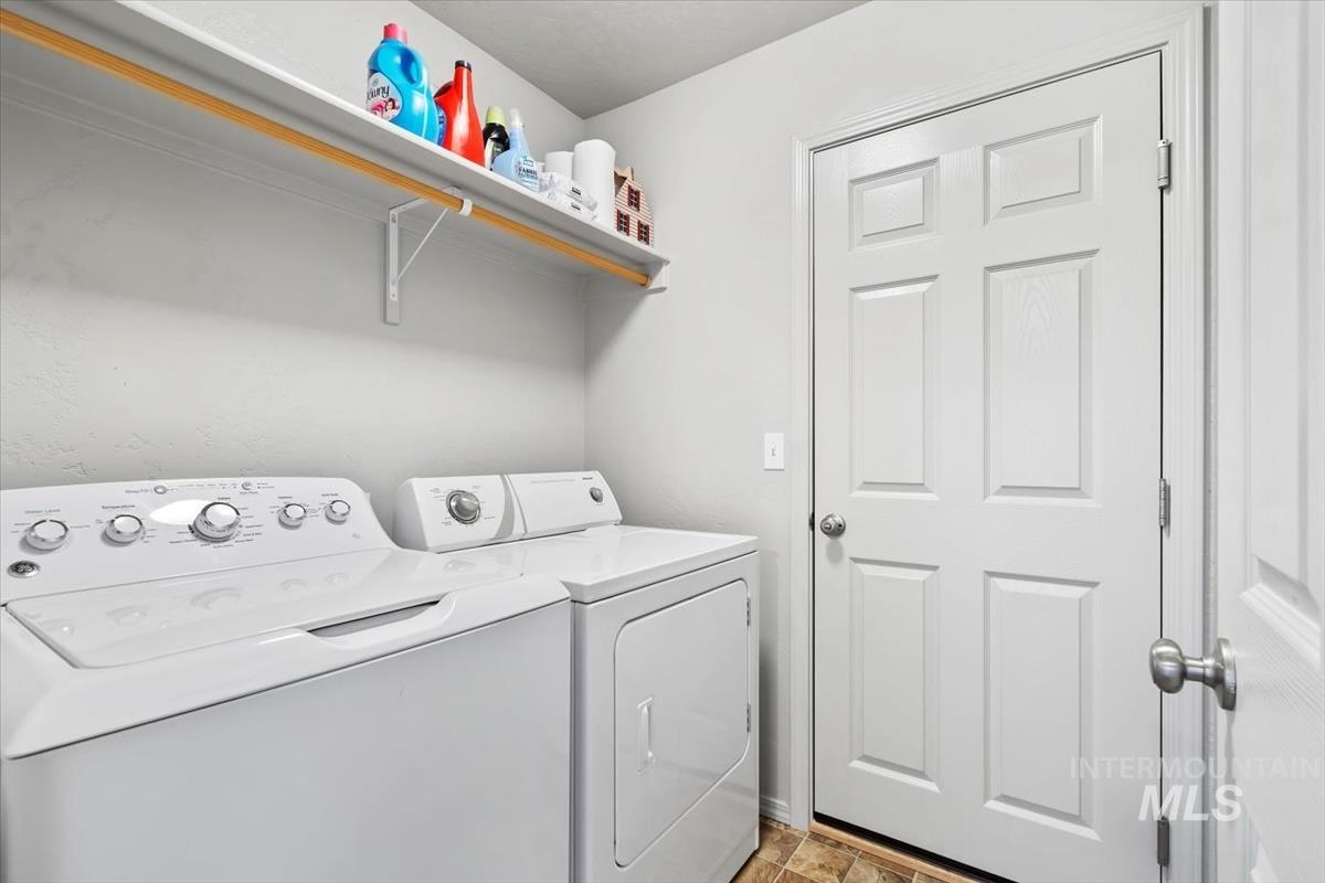 11919 Edgemoor St, Caldwell, Idaho 83605-1208, 3 Bedrooms, 2 Bathrooms, Residential For Sale, Price $344,900,MLS 98975535