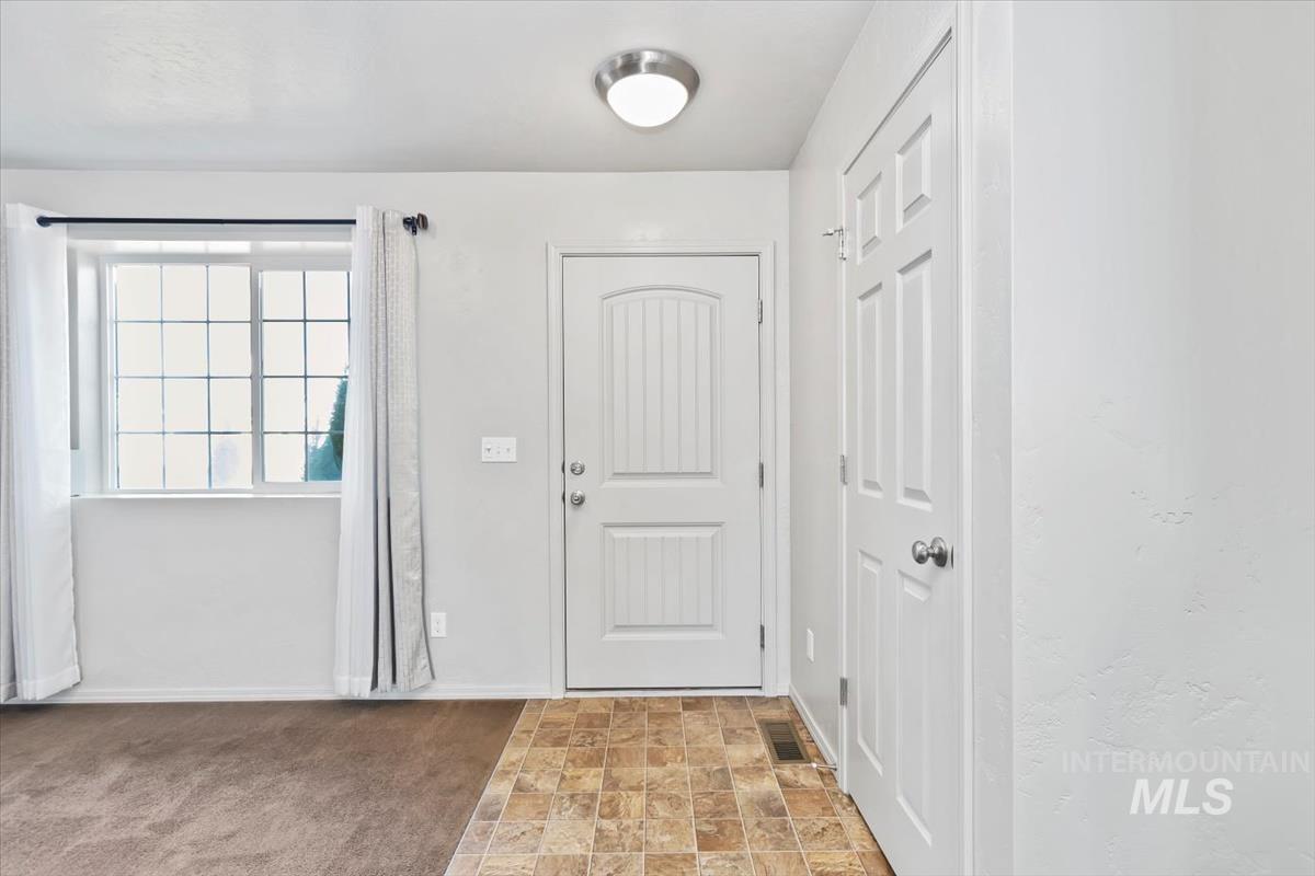 11919 Edgemoor St, Caldwell, Idaho 83605-1208, 3 Bedrooms, 2 Bathrooms, Residential For Sale, Price $344,900,MLS 98975535