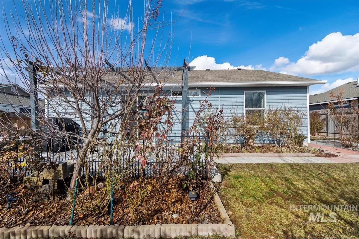 11919 Edgemoor St, Caldwell, Idaho 83605-1208, 3 Bedrooms, 2 Bathrooms, Residential For Sale, Price $344,900,MLS 98975535