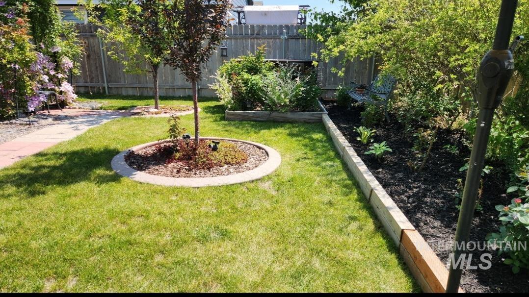 11919 Edgemoor St, Caldwell, Idaho 83605-1208, 3 Bedrooms, 2 Bathrooms, Residential For Sale, Price $344,900,MLS 98975535