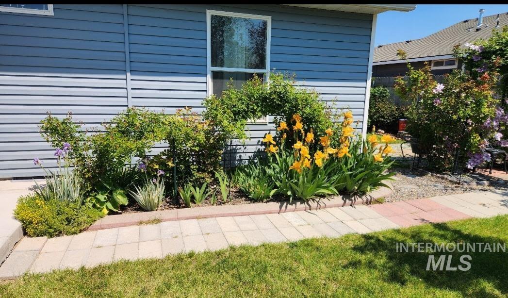 11919 Edgemoor St, Caldwell, Idaho 83605-1208, 3 Bedrooms, 2 Bathrooms, Residential For Sale, Price $344,900,MLS 98975535