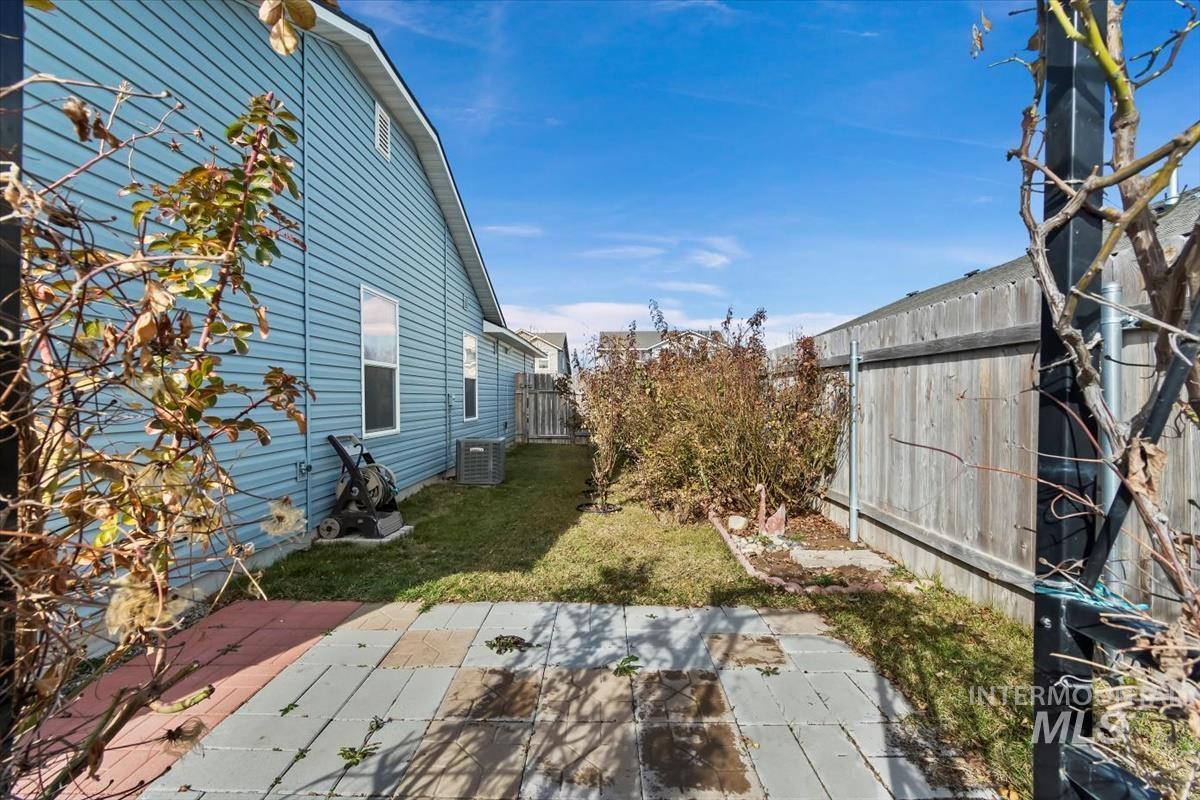 11919 Edgemoor St, Caldwell, Idaho 83605-1208, 3 Bedrooms, 2 Bathrooms, Residential For Sale, Price $344,900,MLS 98975535