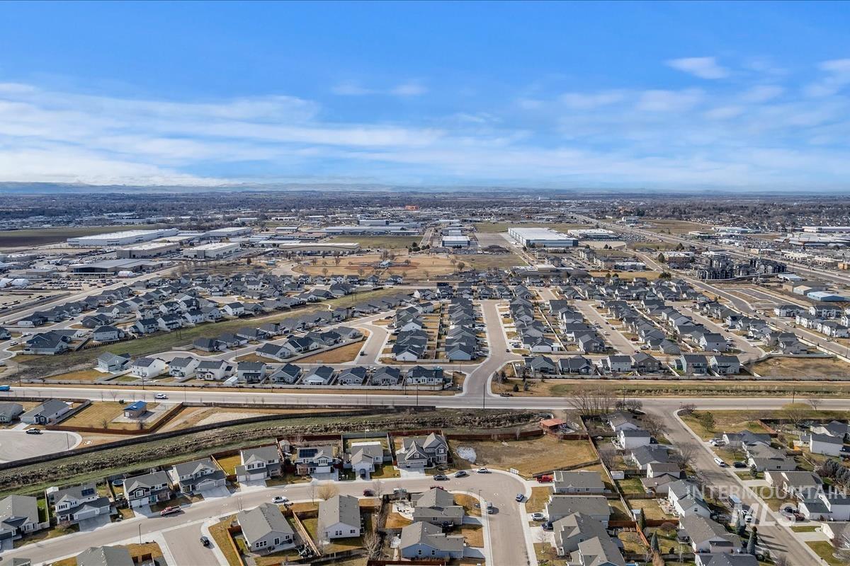 11919 Edgemoor St, Caldwell, Idaho 83605-1208, 3 Bedrooms, 2 Bathrooms, Residential For Sale, Price $344,900,MLS 98975535