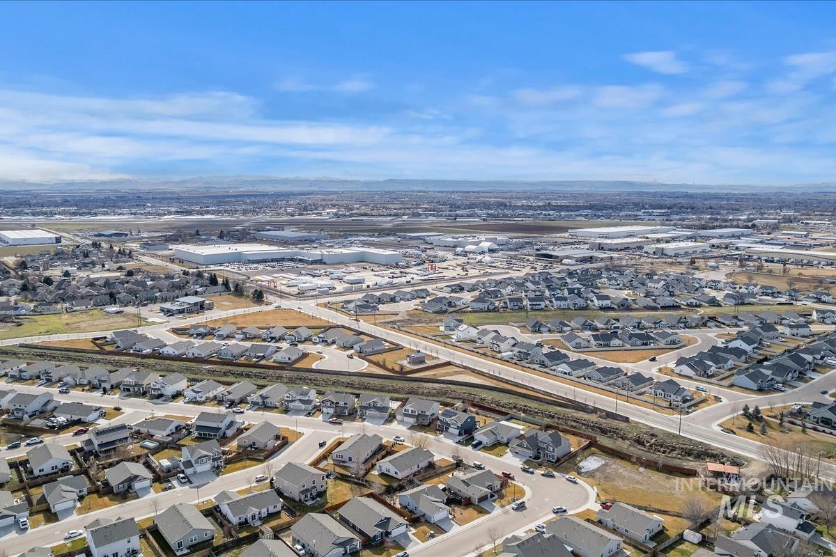 11919 Edgemoor St, Caldwell, Idaho 83605-1208, 3 Bedrooms, 2 Bathrooms, Residential For Sale, Price $344,900,MLS 98975535