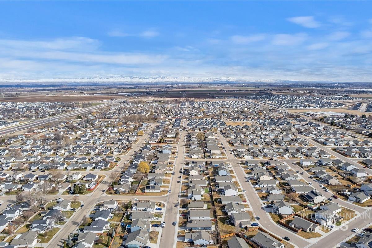 11919 Edgemoor St, Caldwell, Idaho 83605-1208, 3 Bedrooms, 2 Bathrooms, Residential For Sale, Price $344,900,MLS 98975535