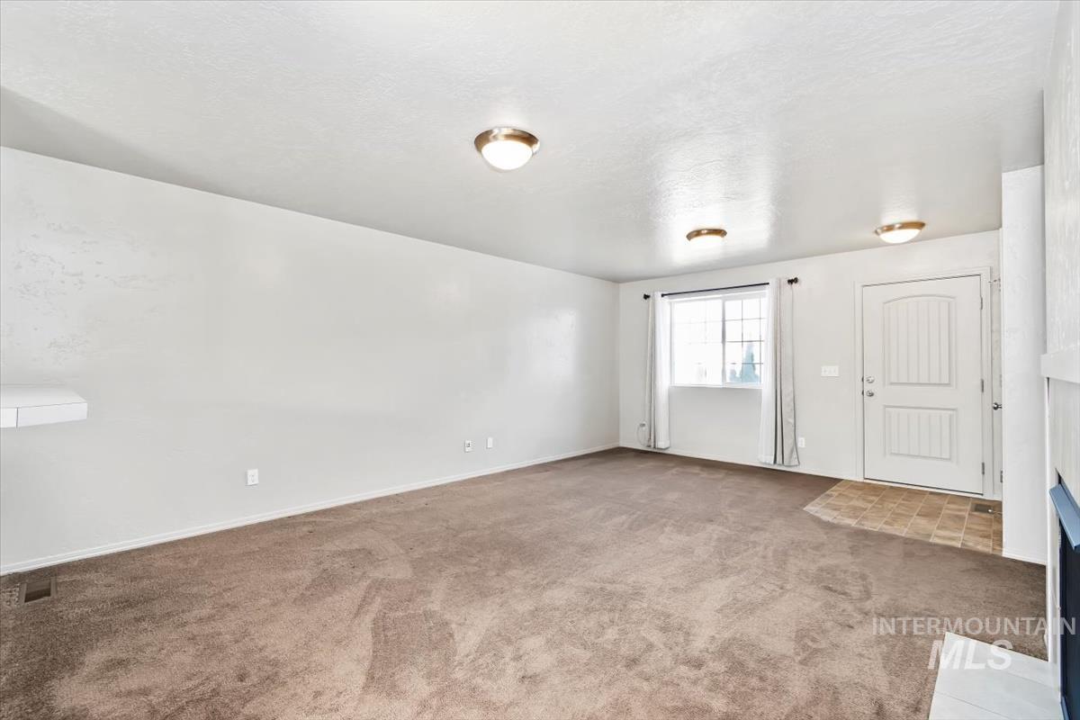 11919 Edgemoor St, Caldwell, Idaho 83605-1208, 3 Bedrooms, 2 Bathrooms, Residential For Sale, Price $344,900,MLS 98975535