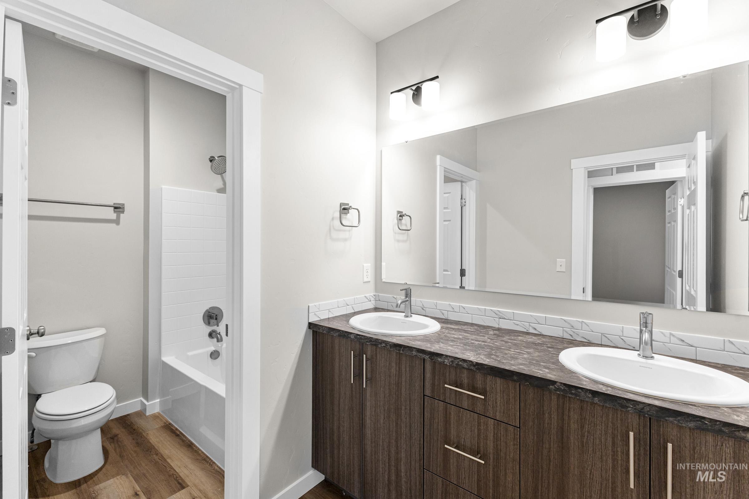 1063 W Cub River Dr, Meridian, Idaho 83642, 4 Bedrooms, 3.5 Bathrooms, Residential For Sale, Price $759,990,MLS 98975538