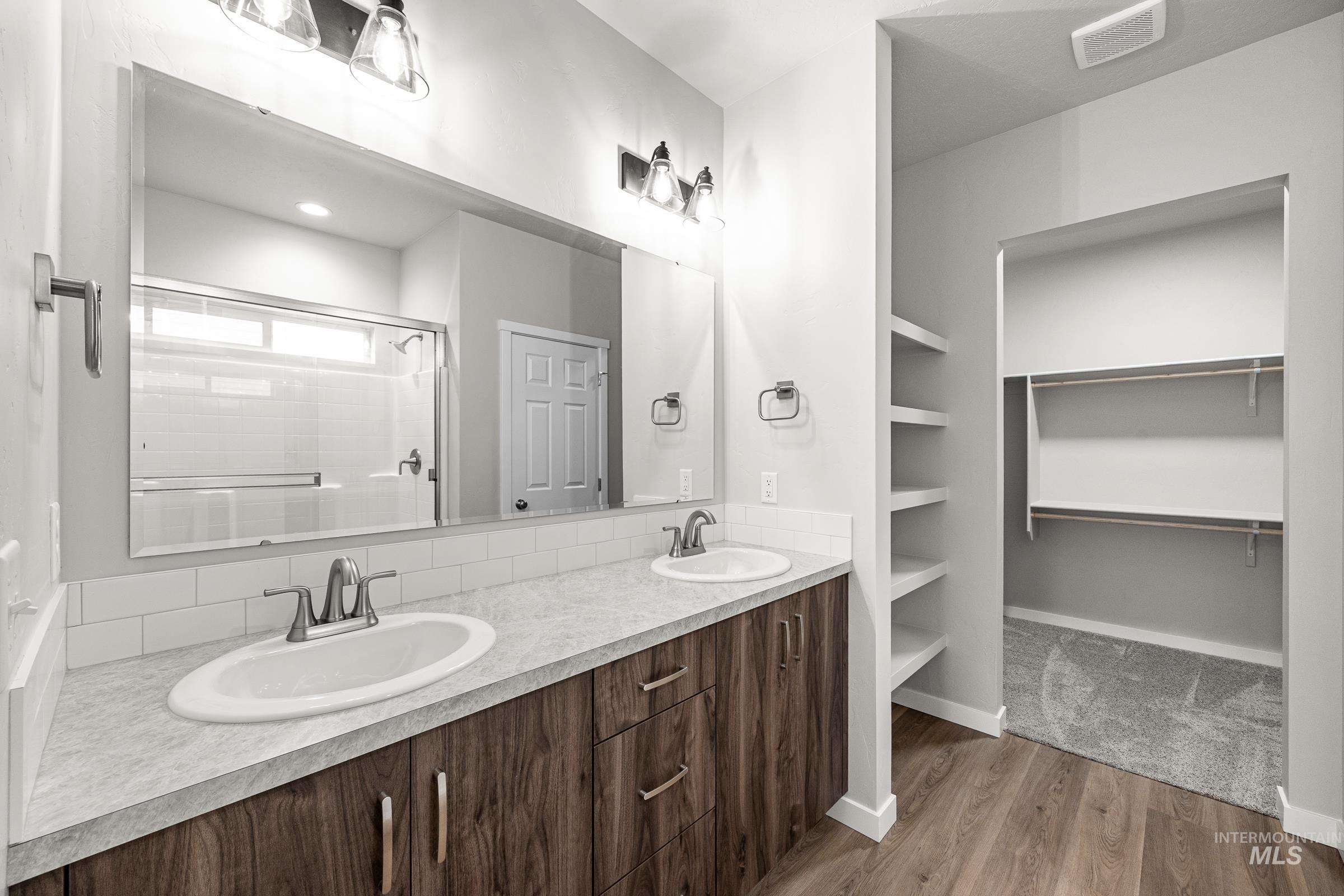 13656 Redway Ct, Caldwell, Idaho 83607, 3 Bedrooms, 2 Bathrooms, Residential For Sale, Price $449,990, 98975543