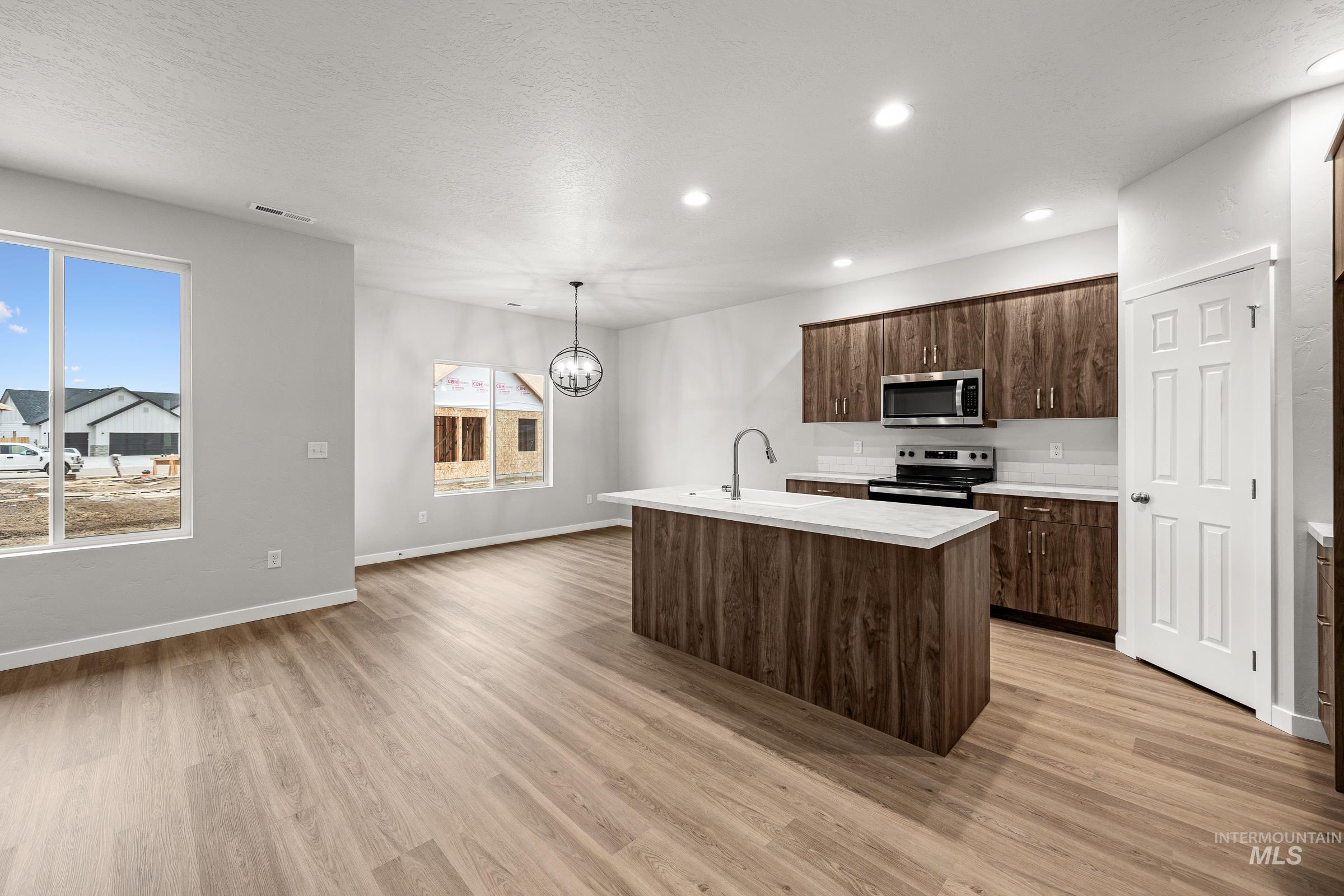 13656 Redway Ct, Caldwell, Idaho 83607, 3 Bedrooms, 2 Bathrooms, Residential For Sale, Price $449,990, 98975543