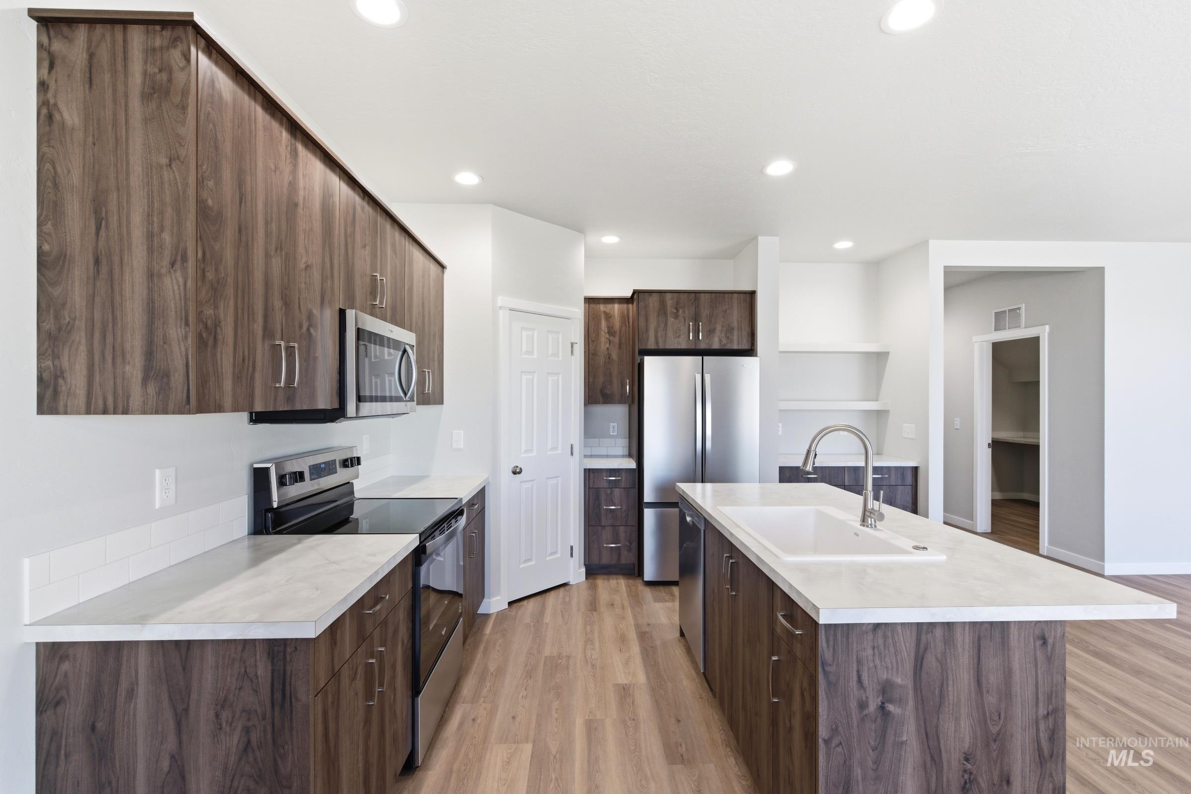 13656 Redway Ct, Caldwell, Idaho 83607, 3 Bedrooms, 2 Bathrooms, Residential For Sale, Price $449,990,MLS 98975543