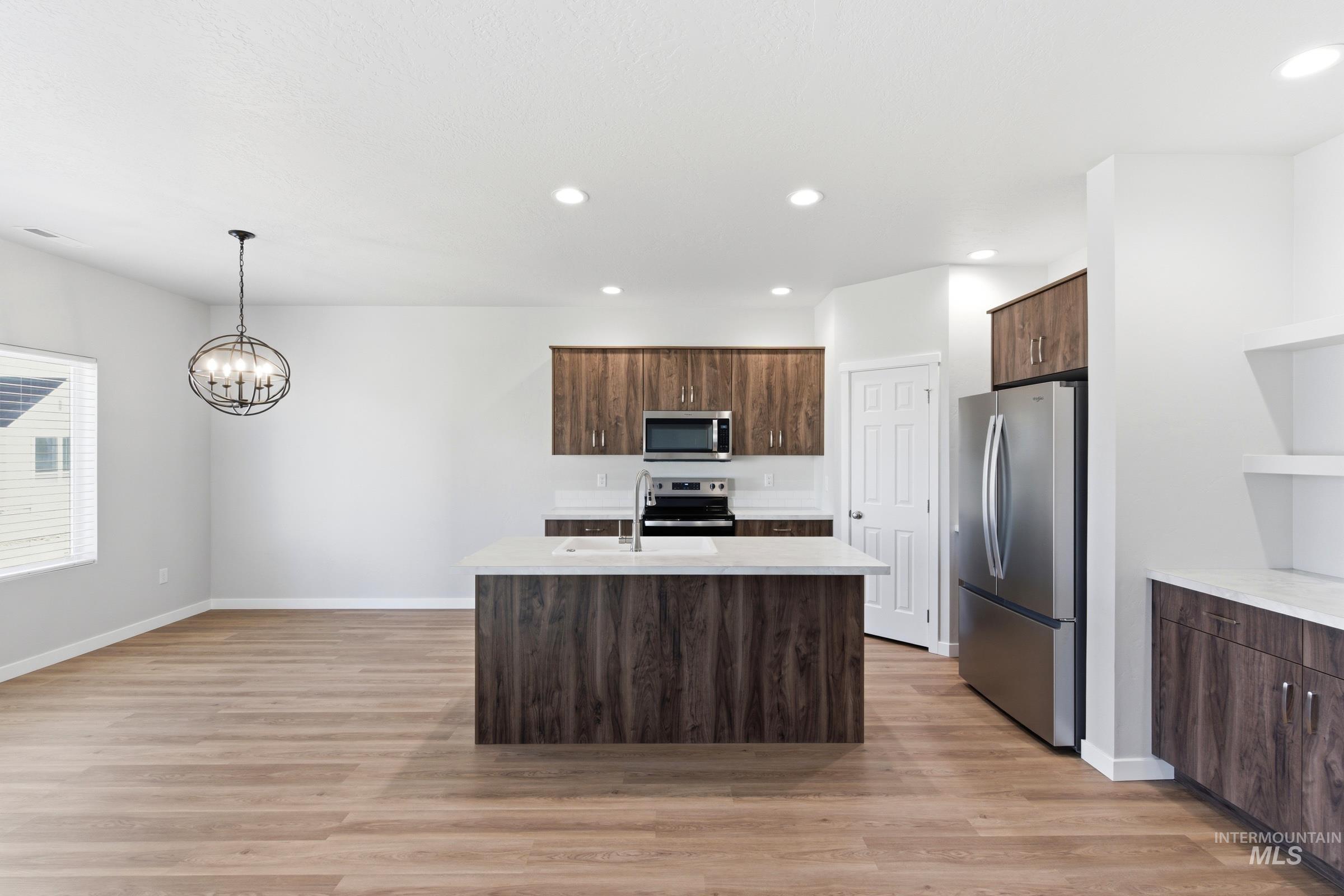 13656 Redway Ct, Caldwell, Idaho 83607, 3 Bedrooms, 2 Bathrooms, Residential For Sale, Price $449,990,MLS 98975543